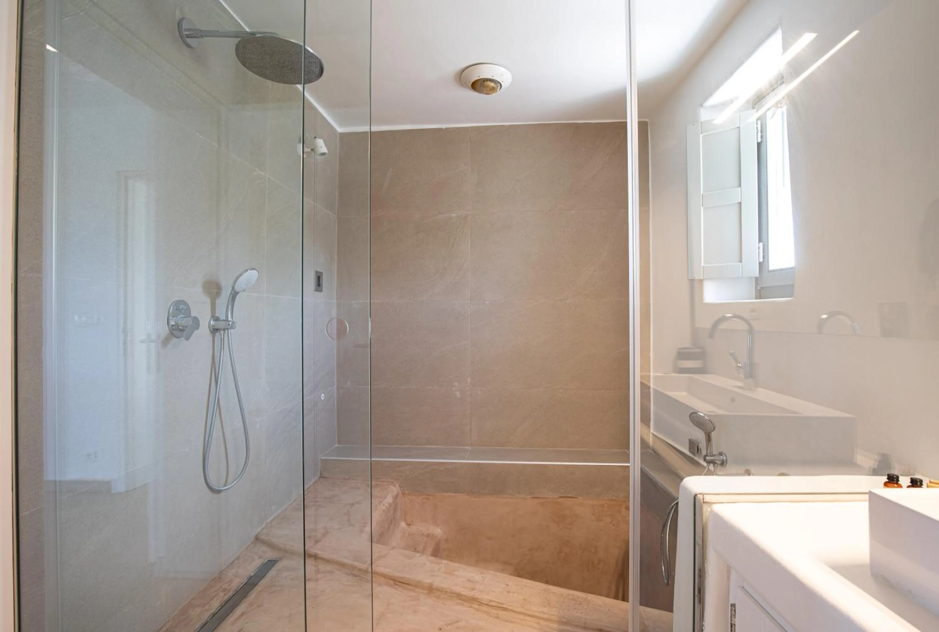 Shower in Ikies of Mykonos