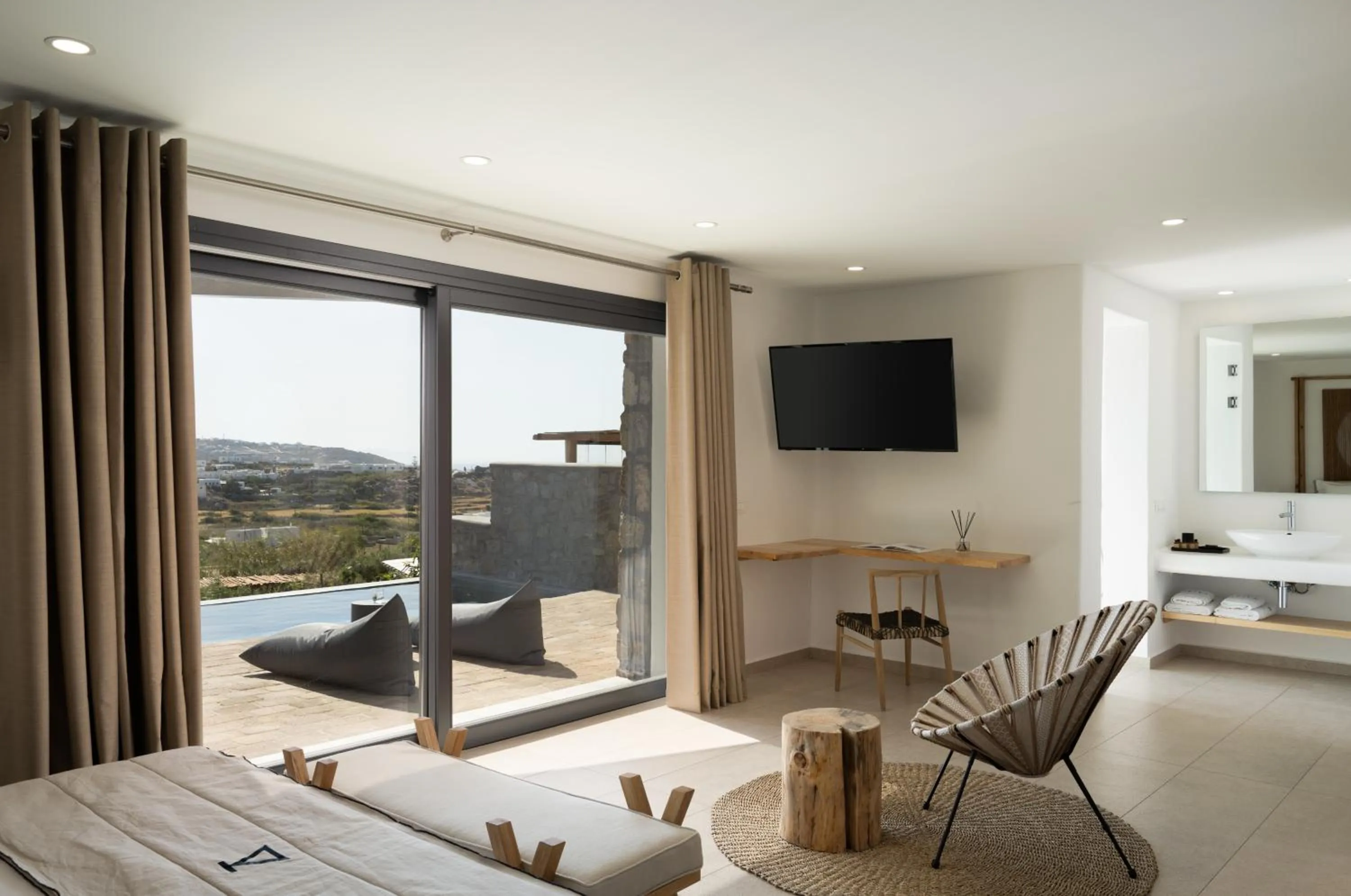 View (from property/room), Bed in Ikies of Mykonos