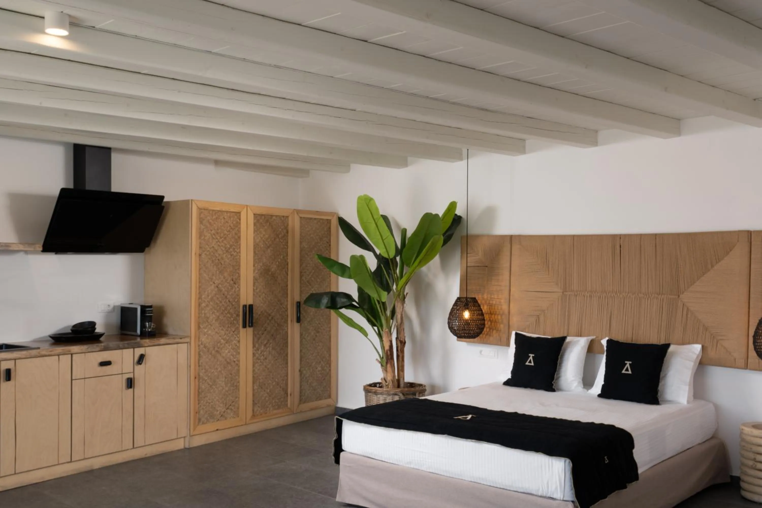 Coffee/tea facilities, Bed in Ikies of Mykonos