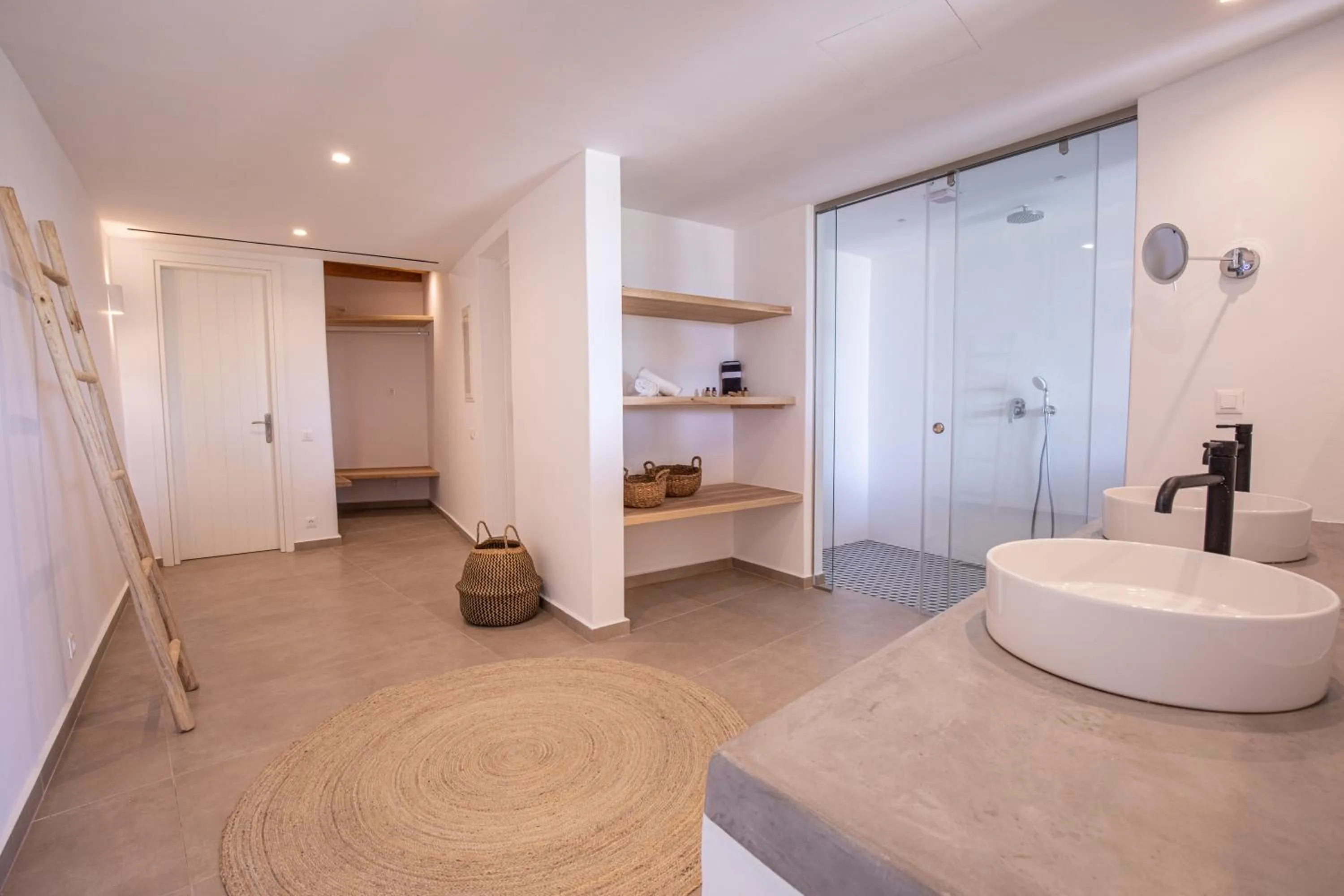 Shower in Ikies of Mykonos