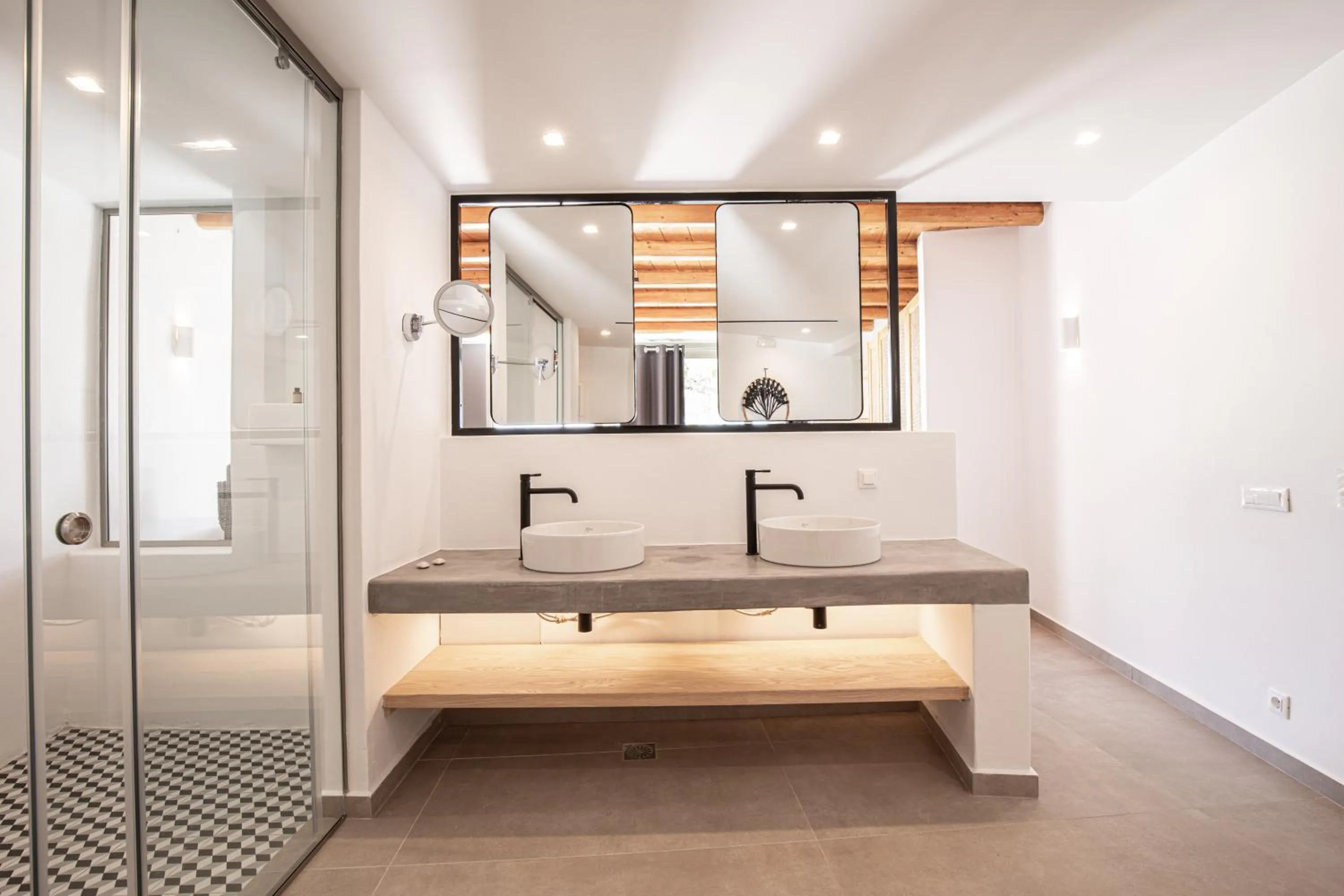 Shower in Ikies of Mykonos