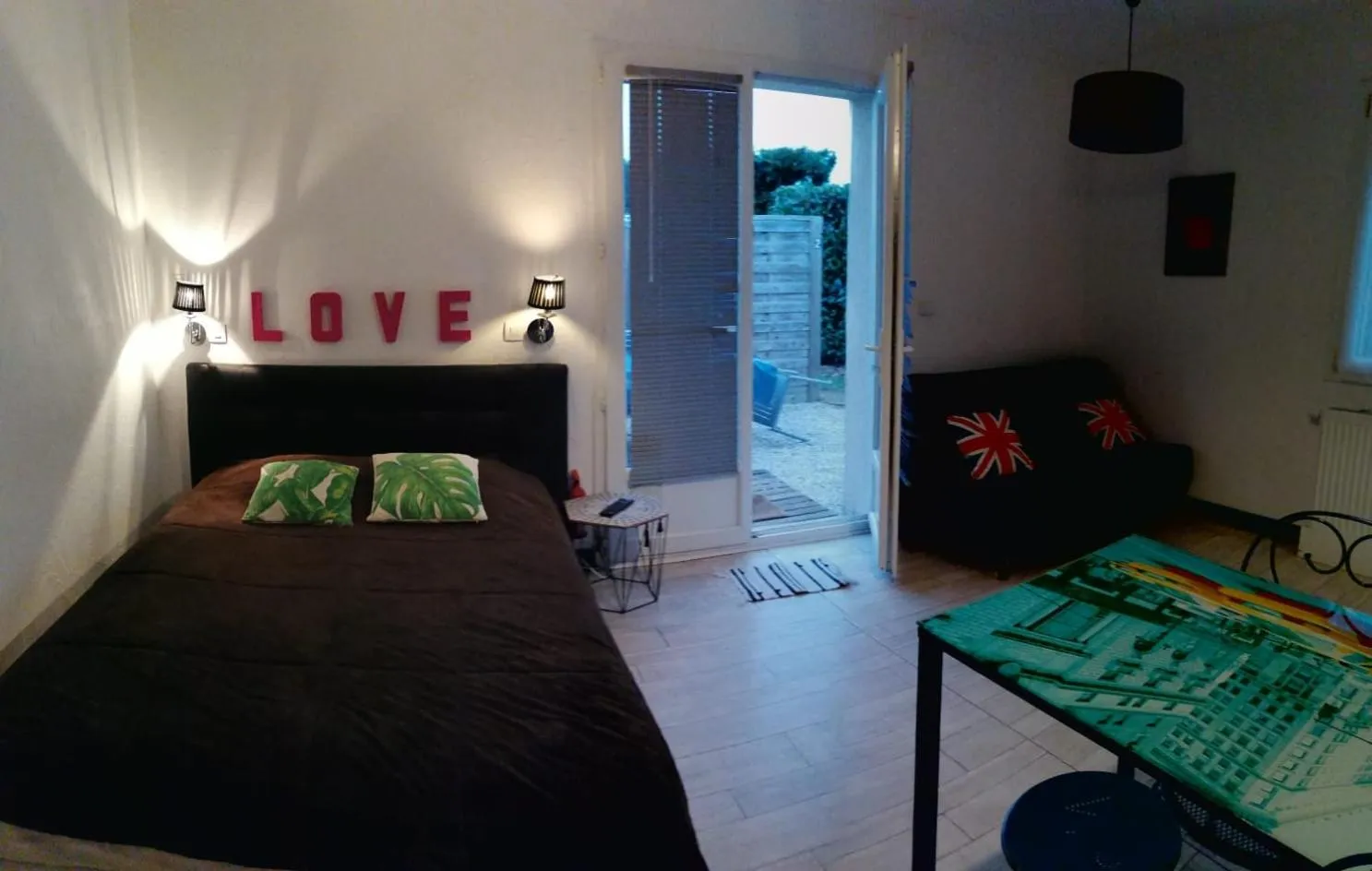 Photo of the whole room, Bed in CosyStudio Site du Futuroscope