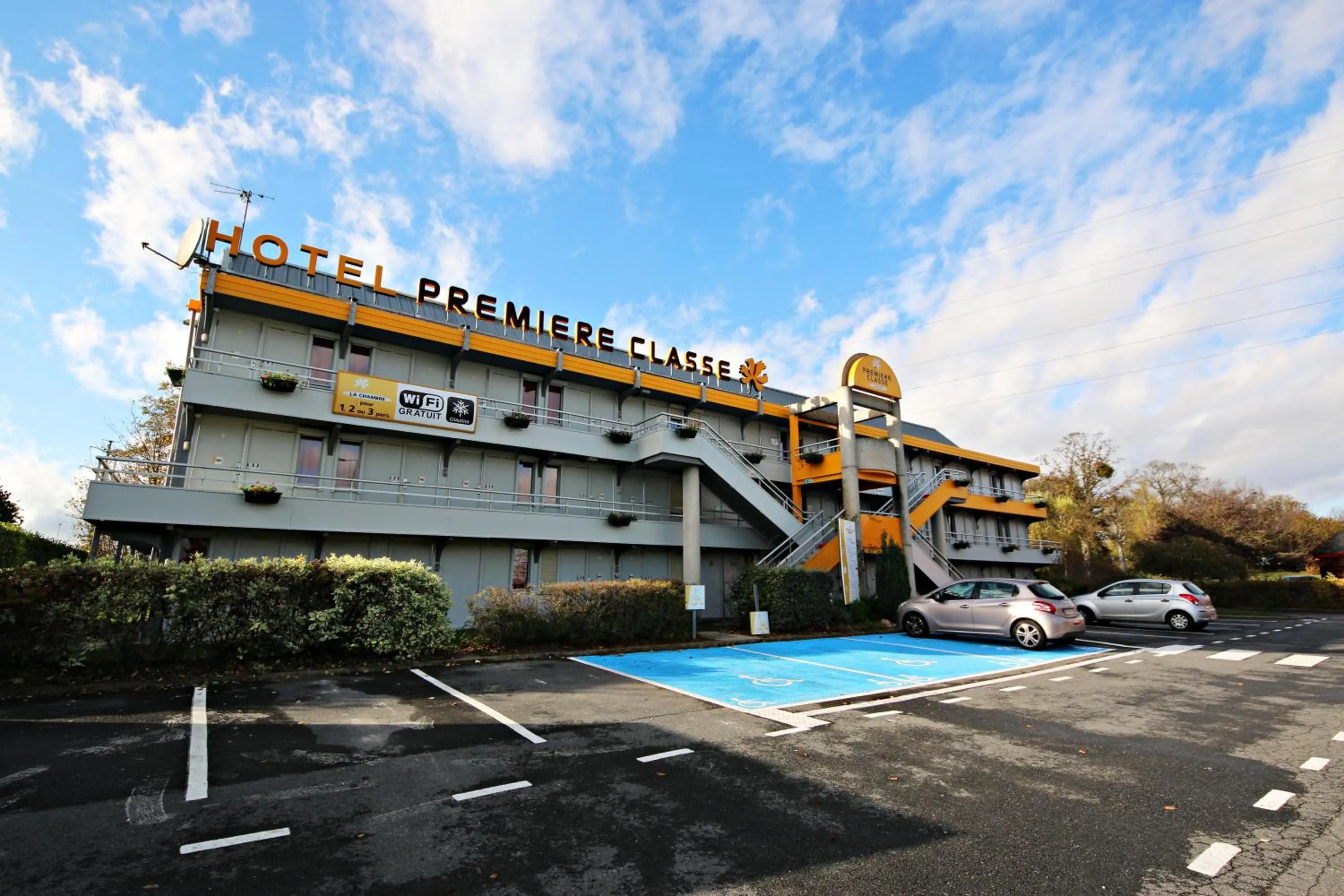 Property building in Premiere Classe Reims Sud - Bezannes