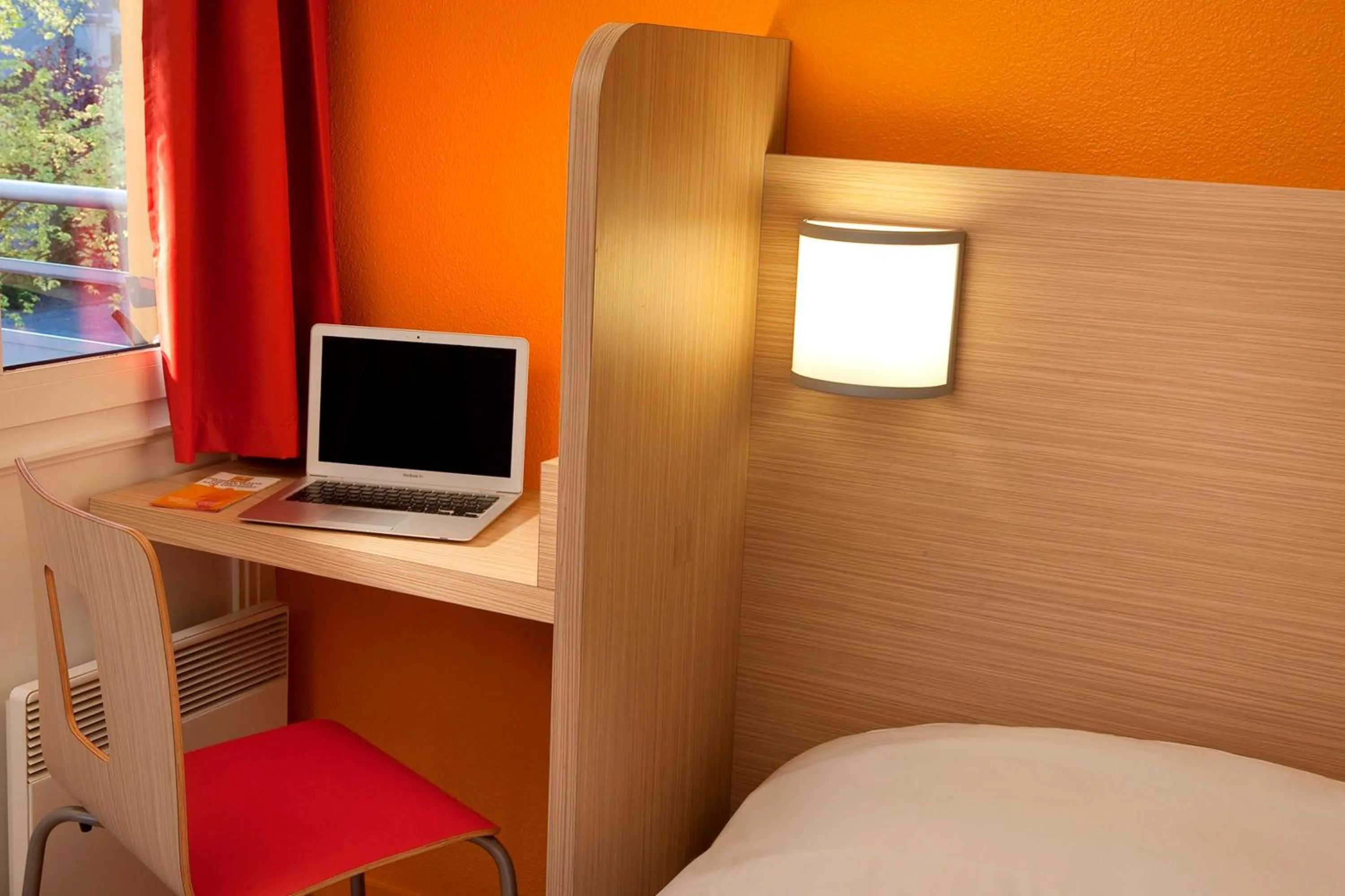 Bed in Premiere Classe Reims Sud - Bezannes