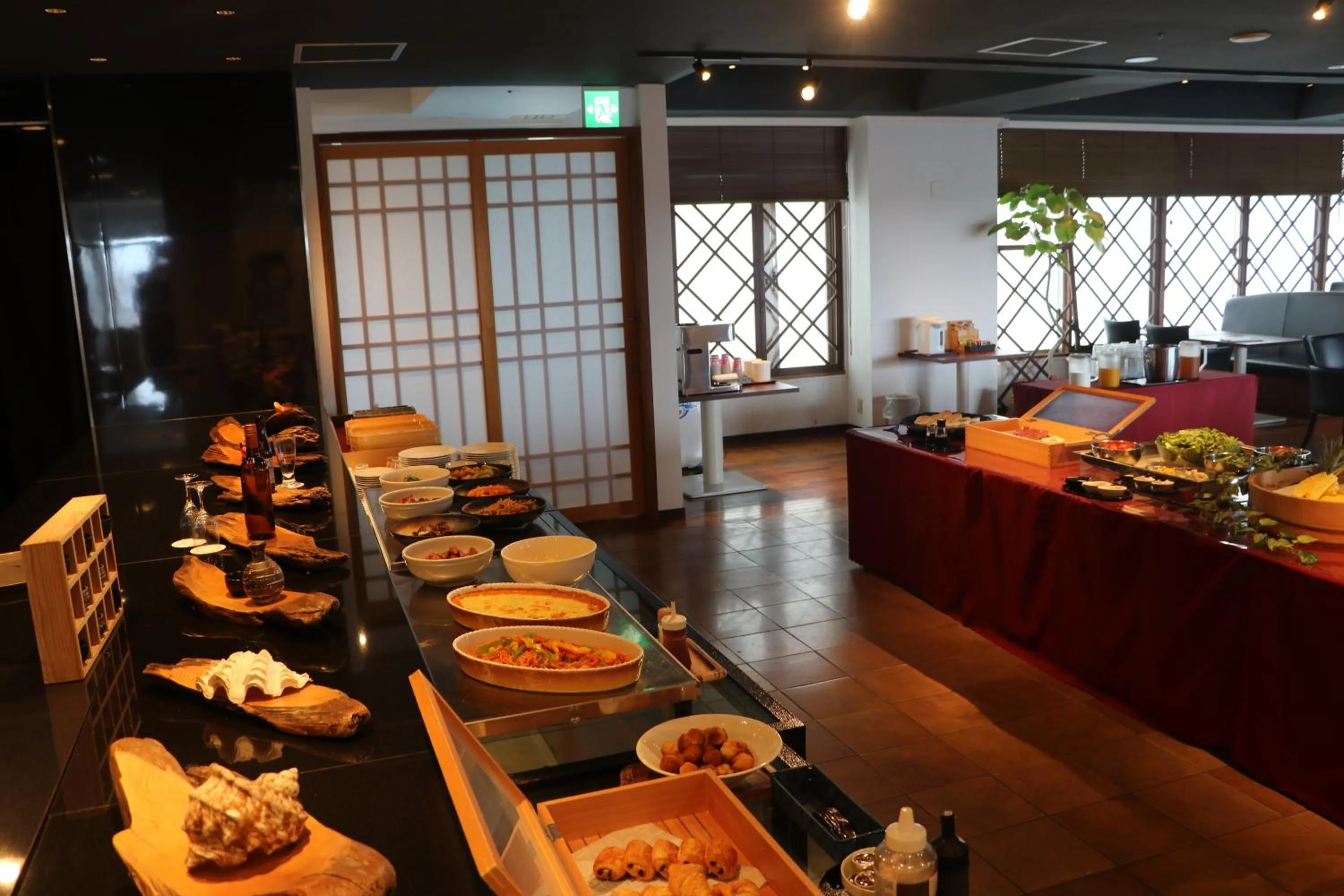 Restaurant/places to eat in Hotel East China Sea