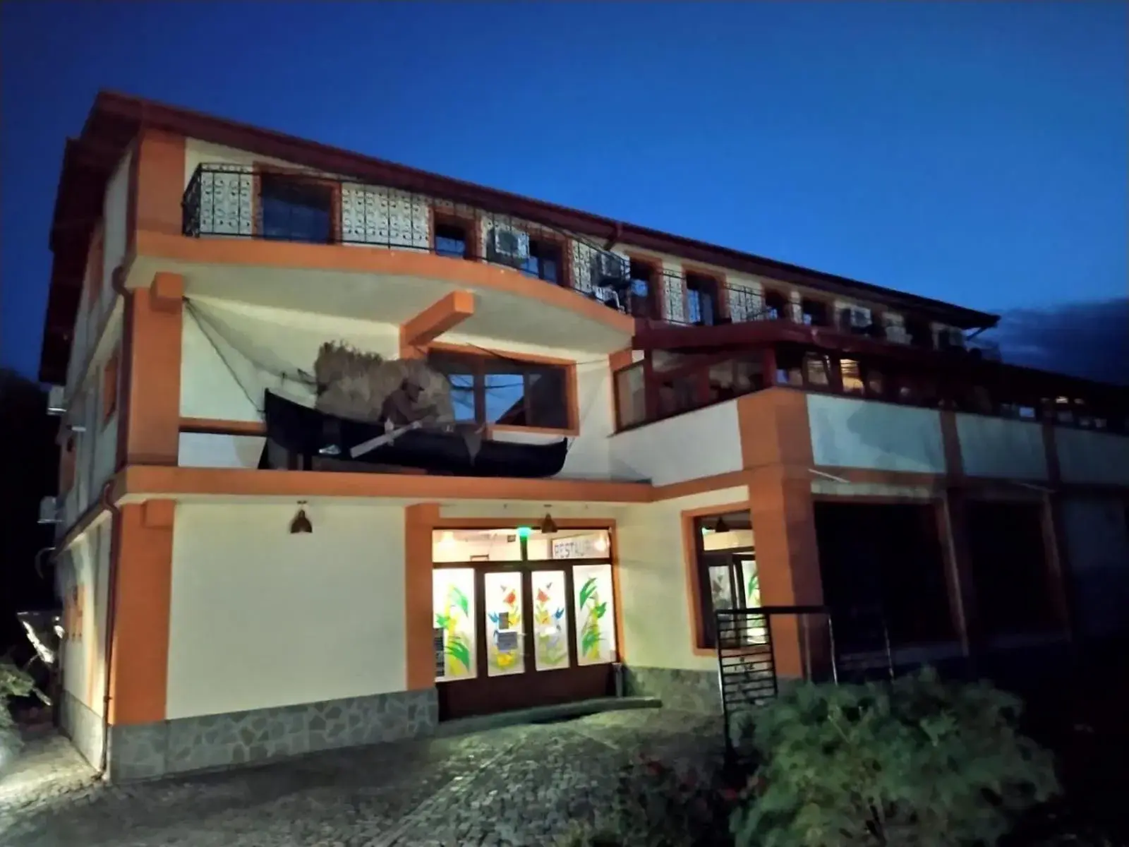 Lotca Fermecată - Lotka Fermecată Lotca Fermecată - Lotka Fermecată