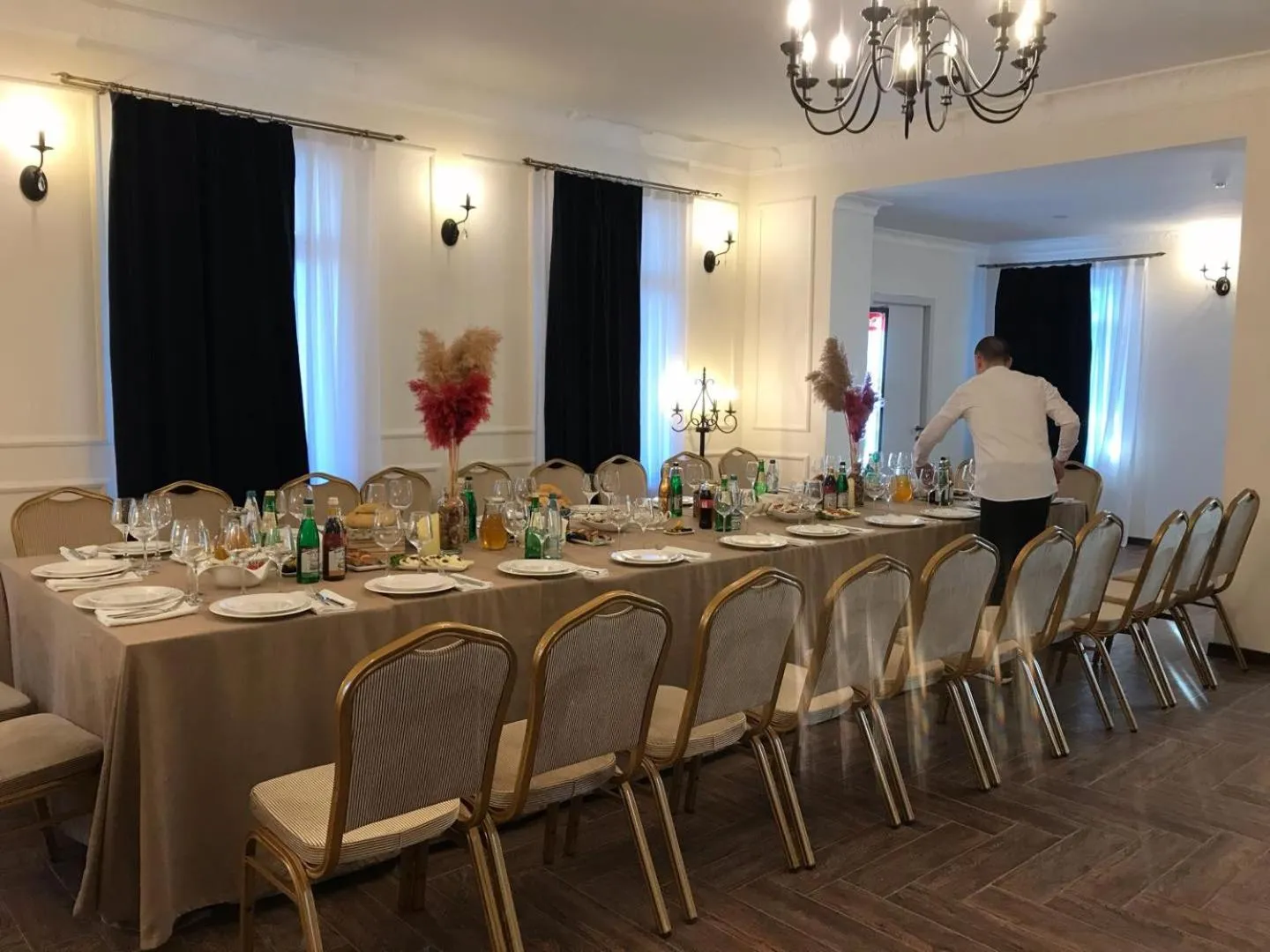 Restaurant/places to eat in The Residence Hotel & Cottages