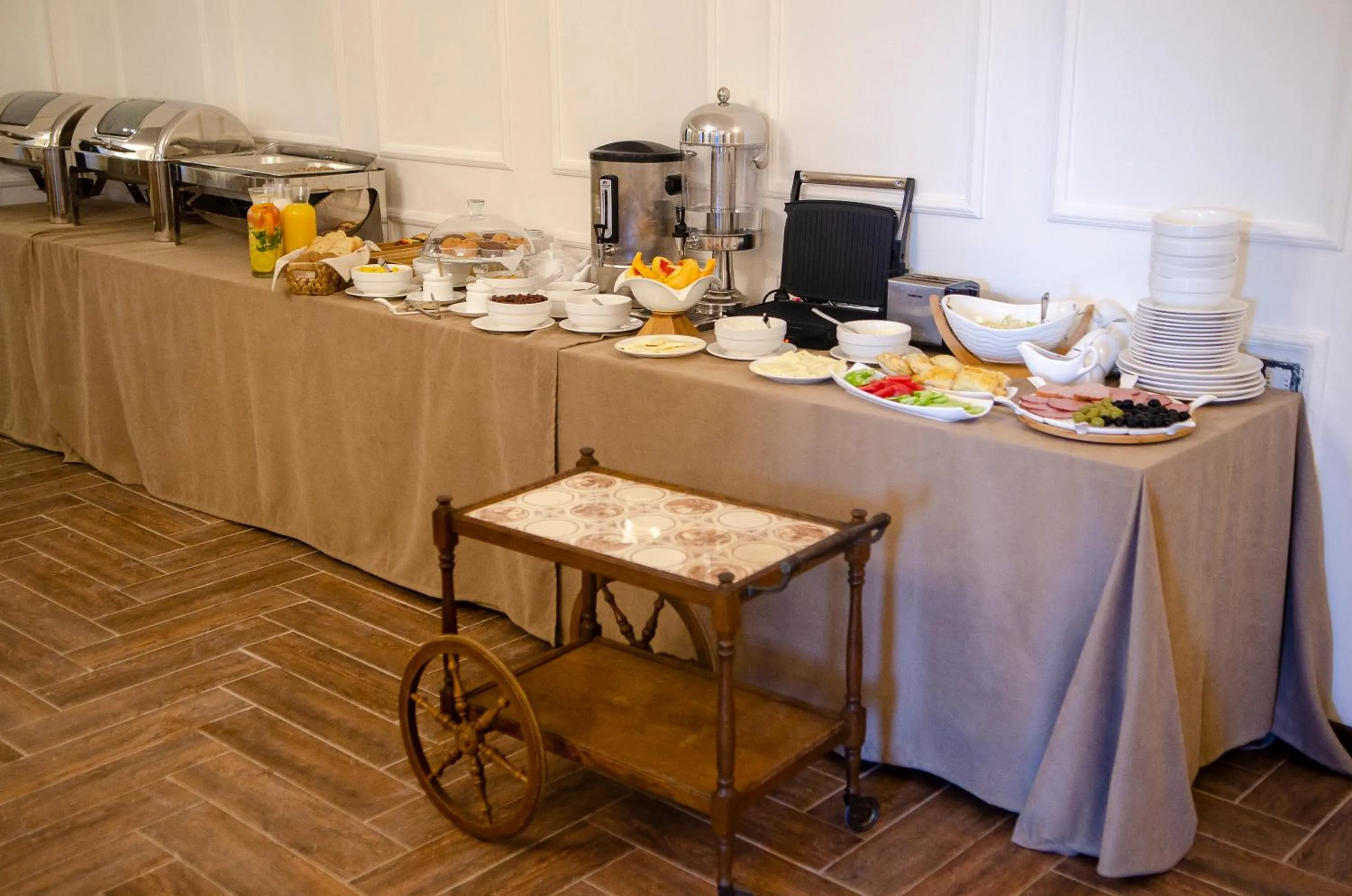 Breakfast in The Residence Hotel & Cottages