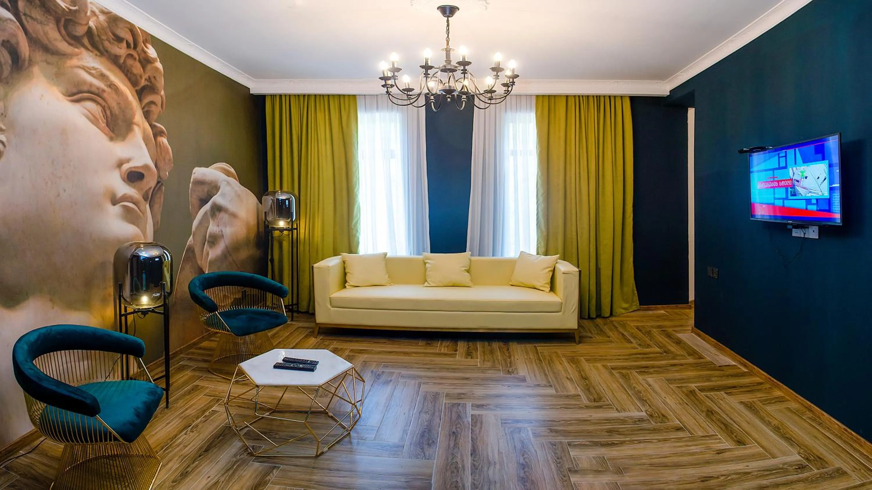 Communal lounge/ TV room in The Residence Hotel & Cottages