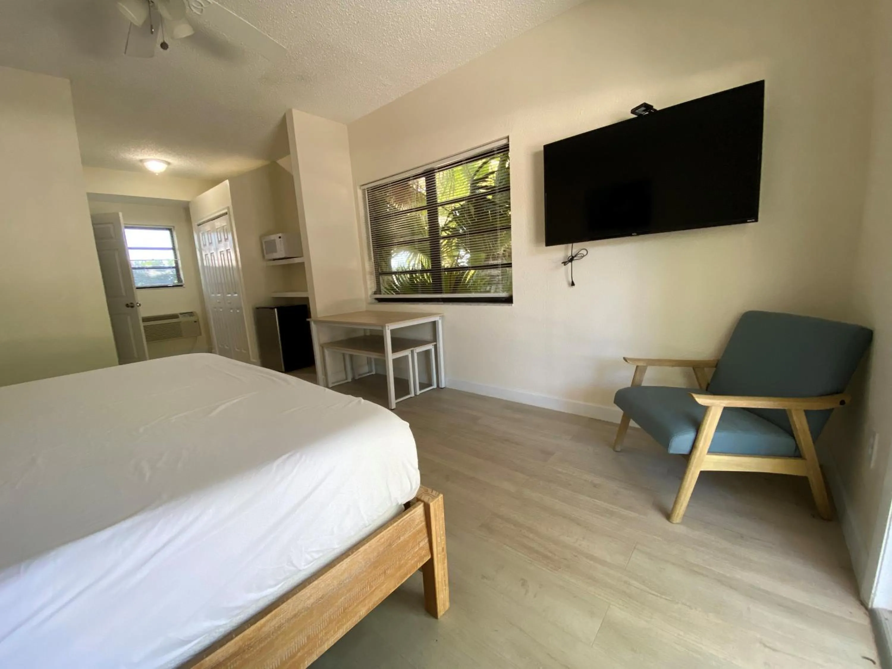 Bed in Amoray Dive Resort