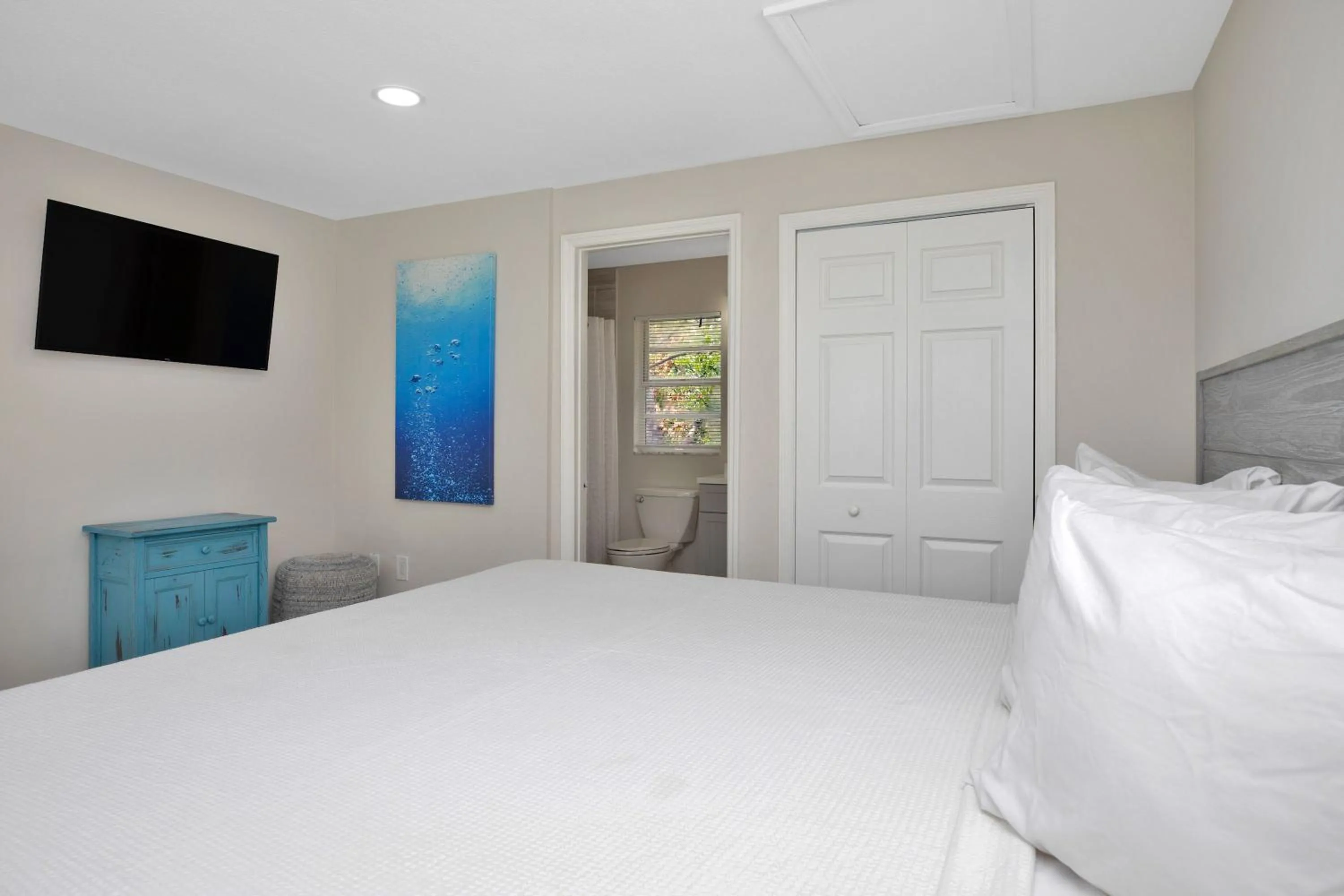 Bed in Amoray Dive Resort