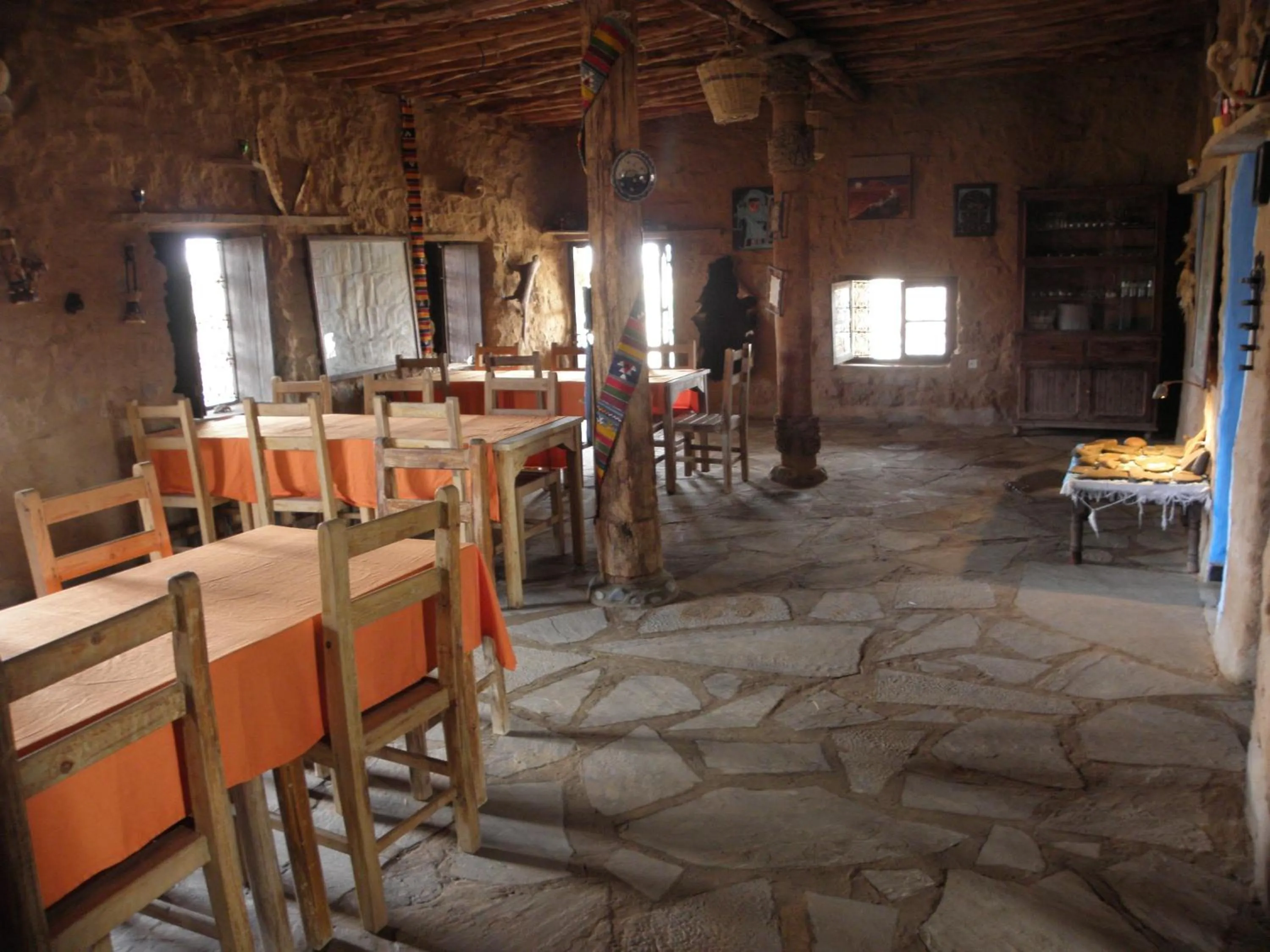 Restaurant/places to eat in Maison Boutchrafine