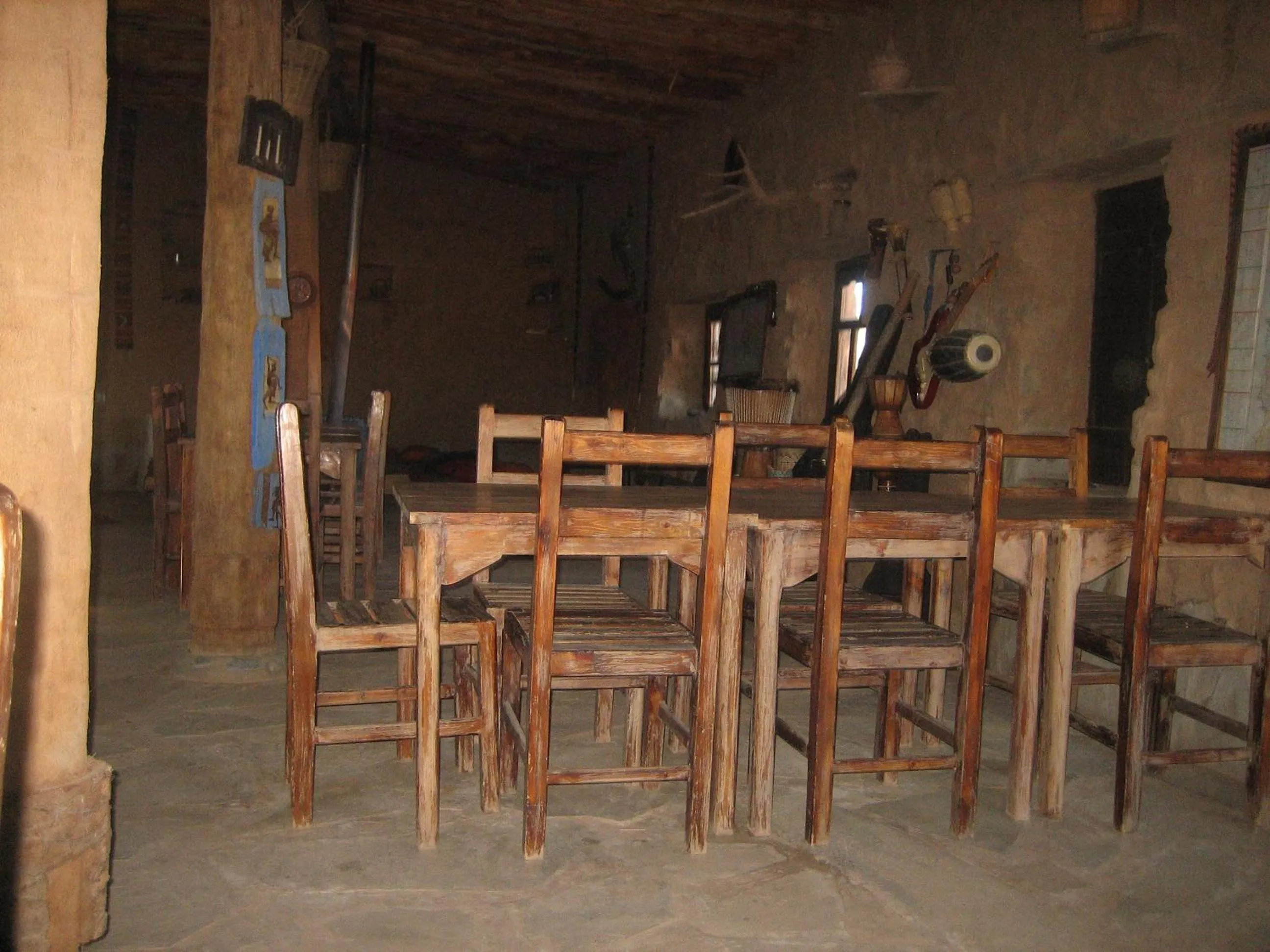 Restaurant/places to eat in Maison Boutchrafine