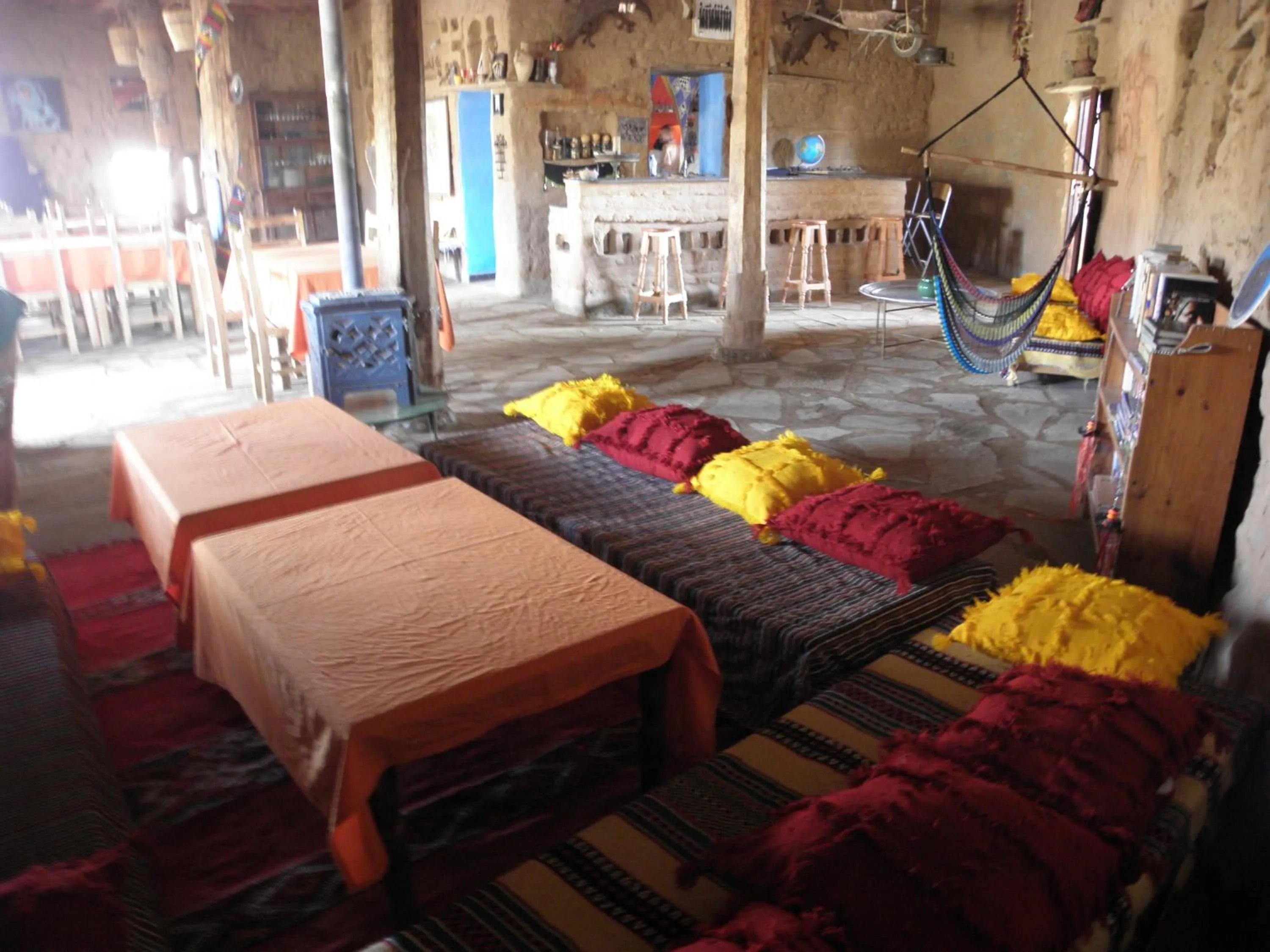 Restaurant/places to eat in Maison Boutchrafine