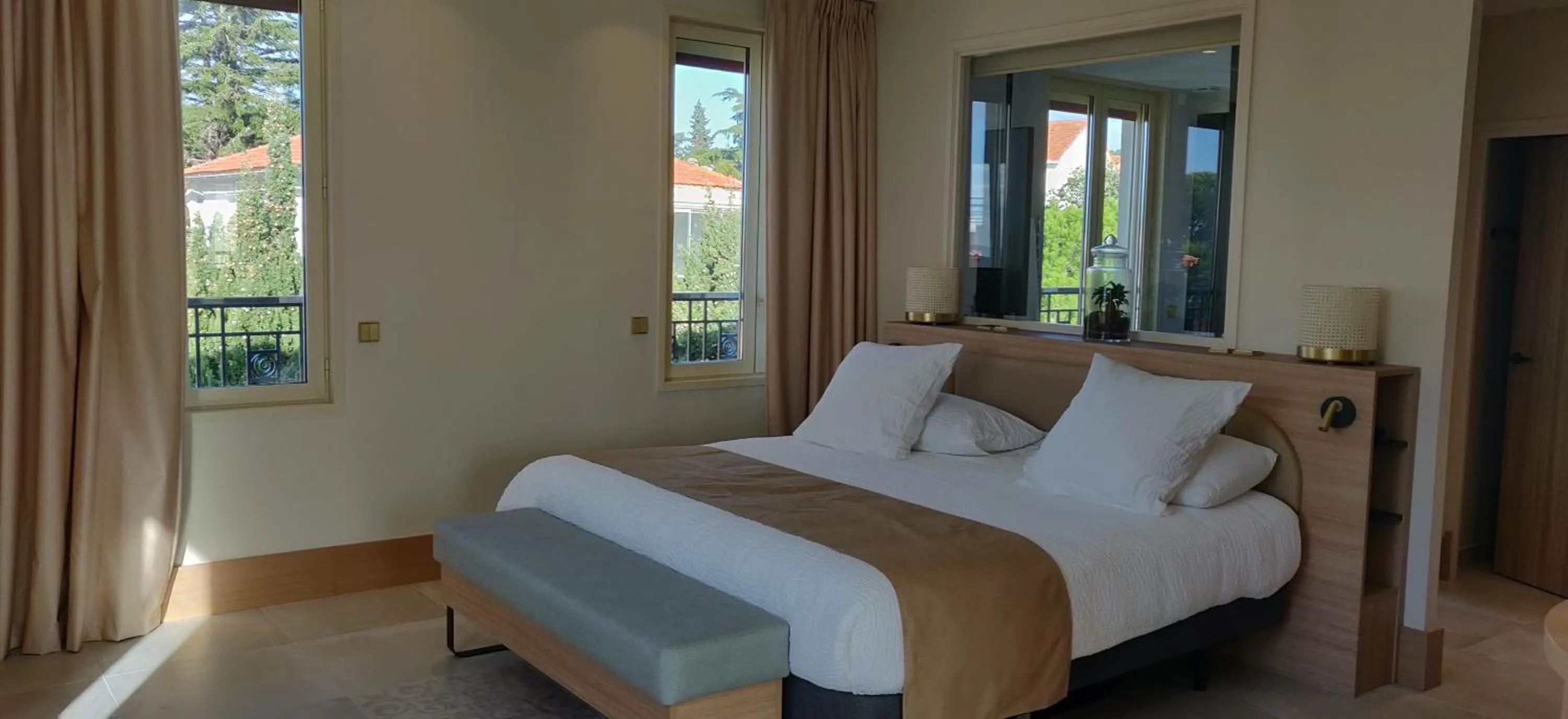 Photo of the whole room, Bed in Splendid Hôtel & Spa