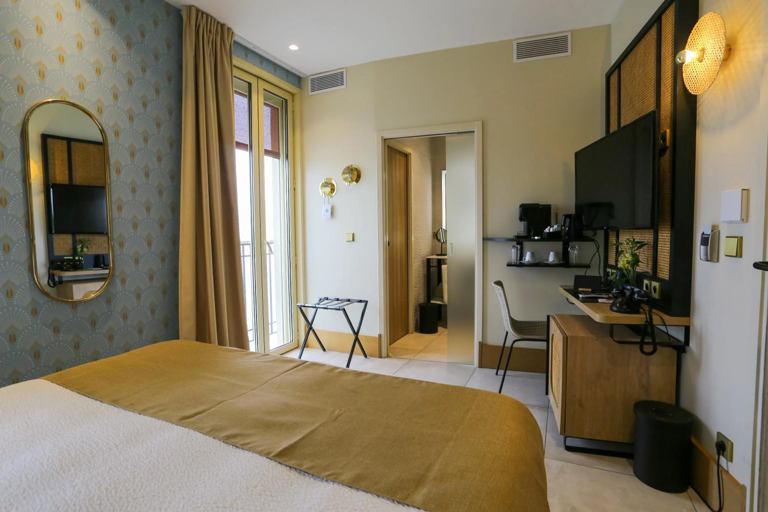 Photo of the whole room, Bed in Splendid Hôtel & Spa