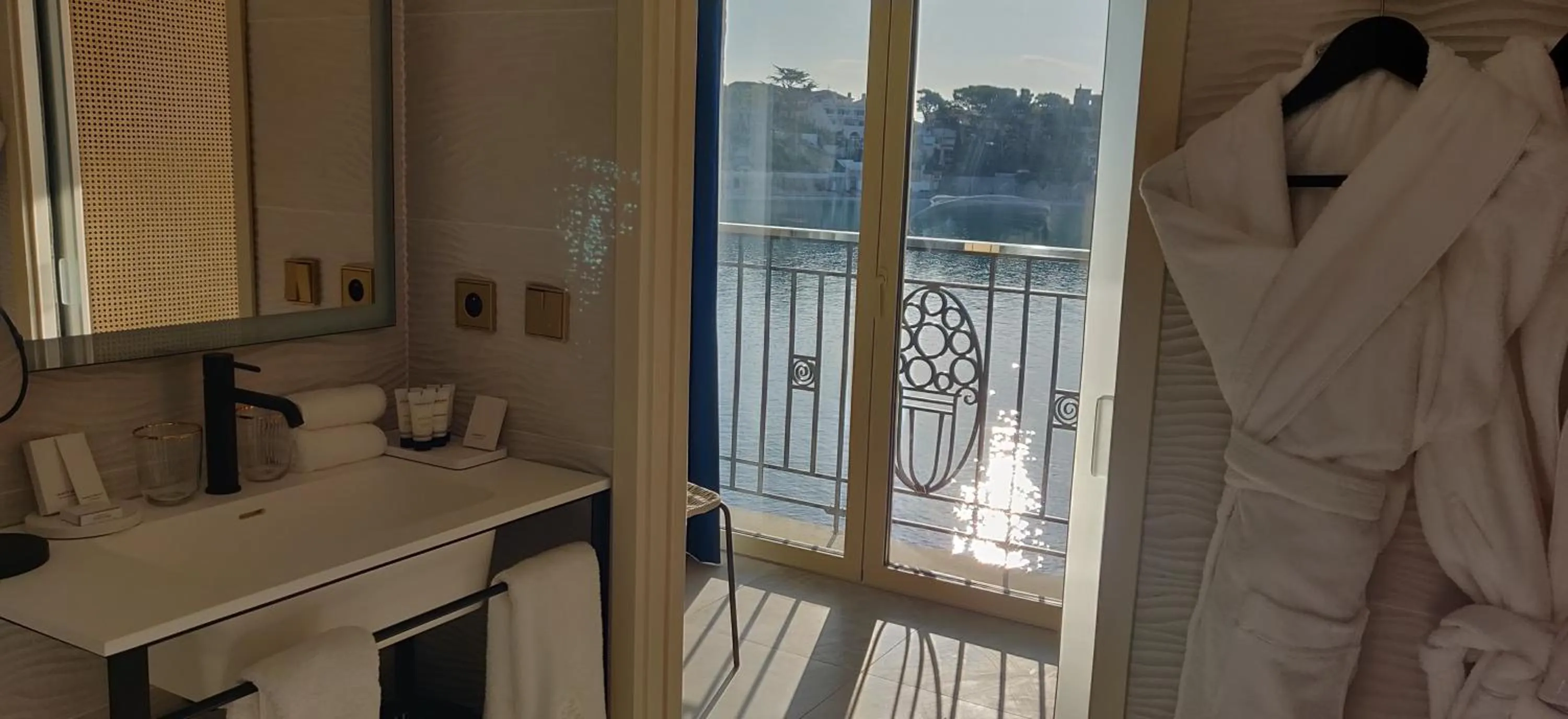 Bathroom in Splendid Hôtel & Spa