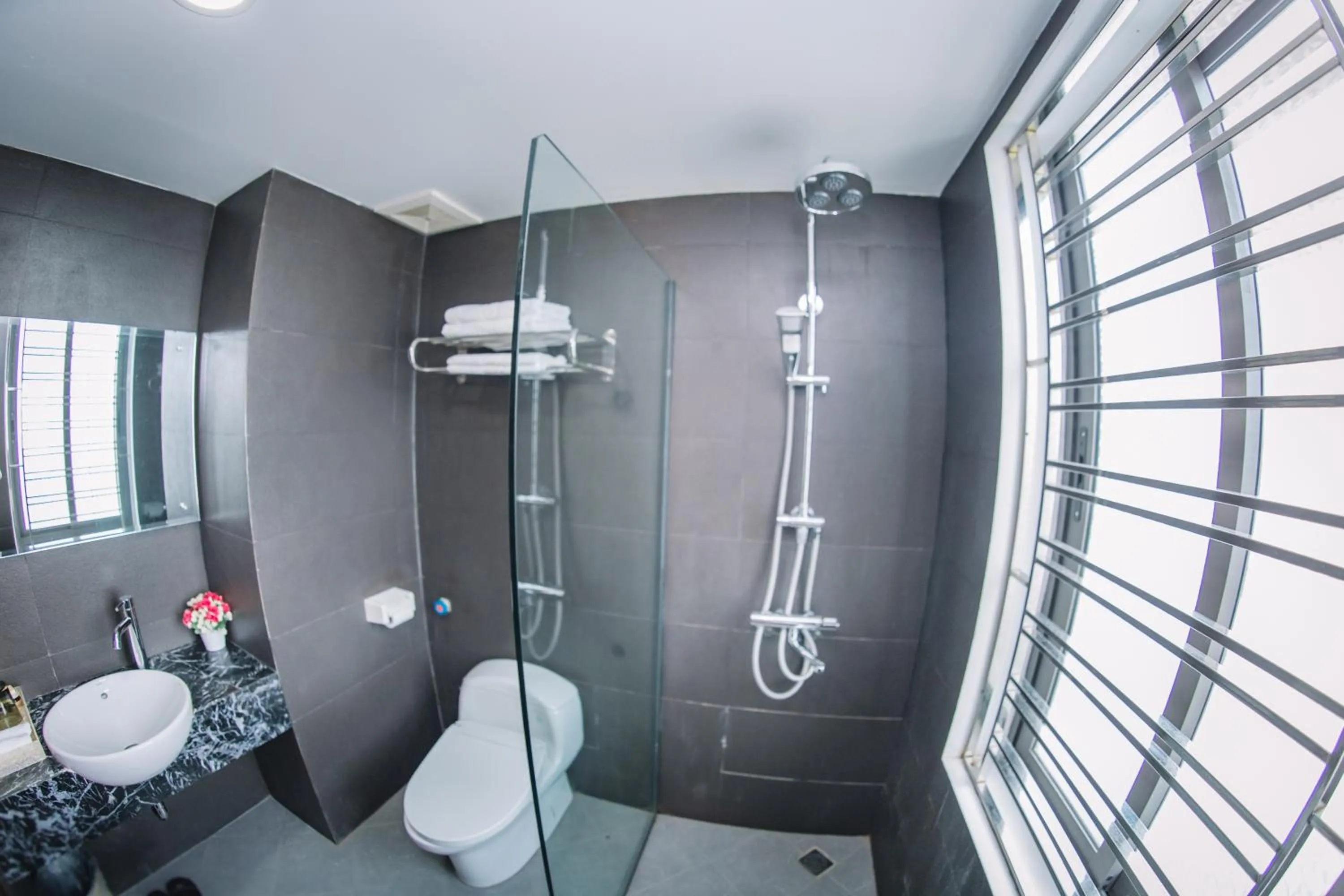 Shower in Cao Minh Hotel