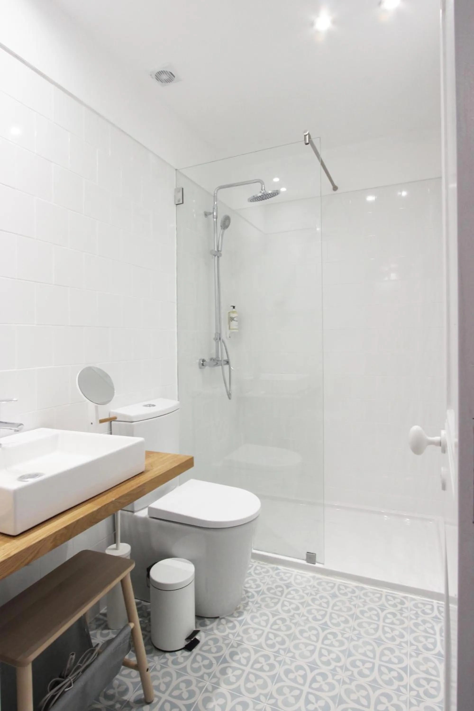 Shower in Lavradores Boutique Guesthouse