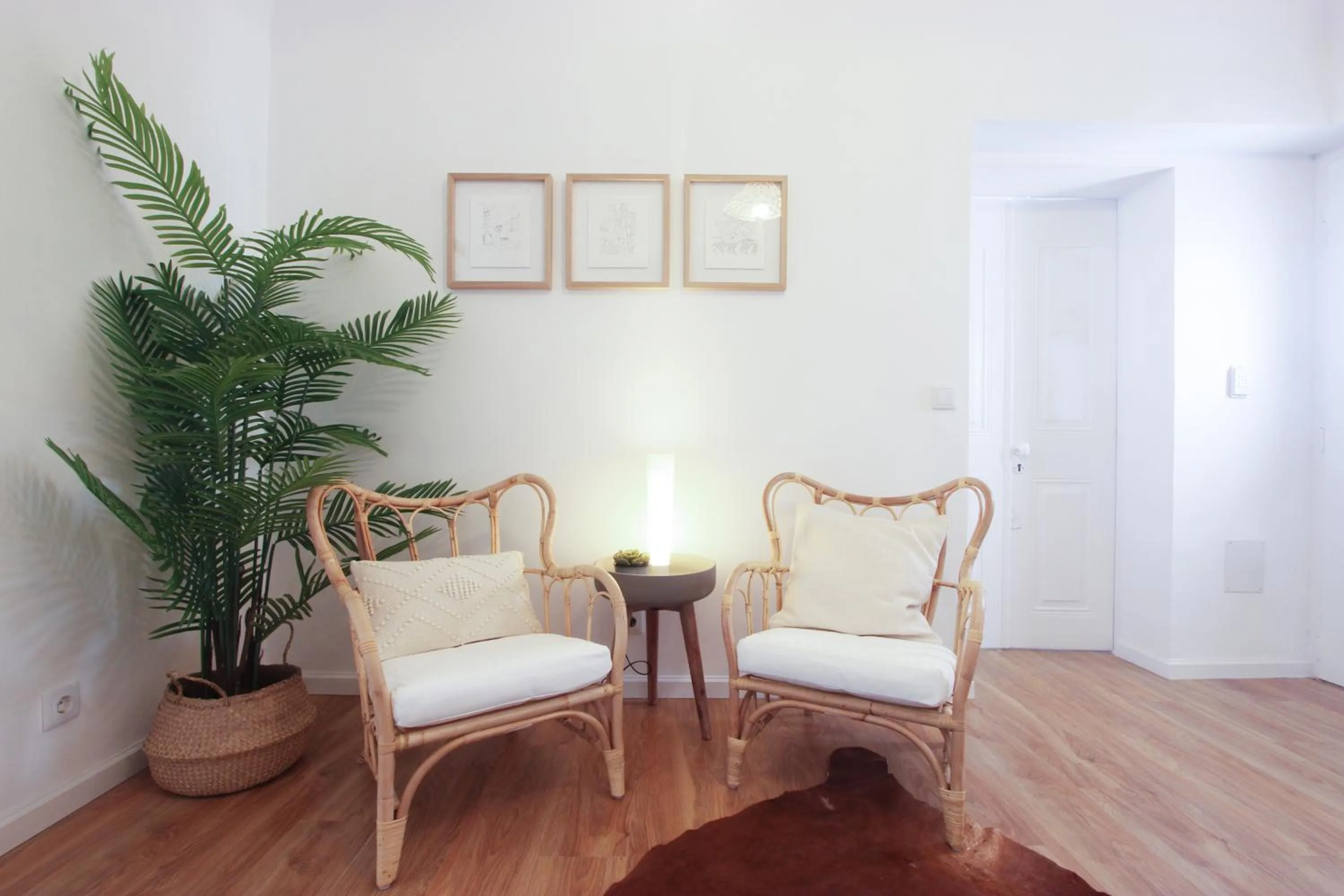 Communal lounge/ TV room in Lavradores Boutique Guesthouse