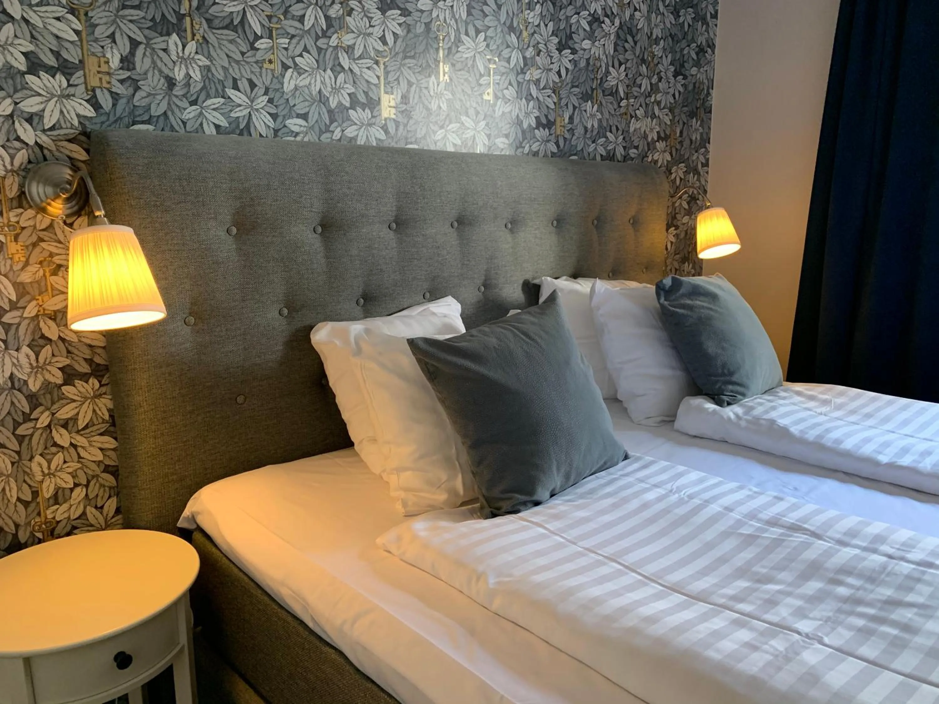 Property building, Bed in Hotel Wictoria