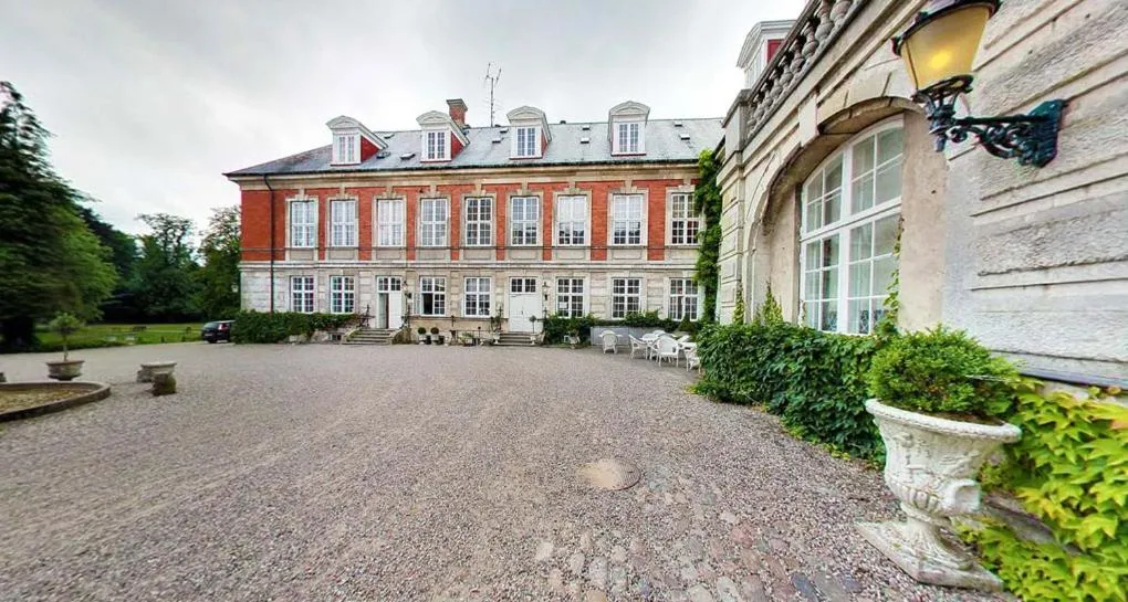 Property building in Hvedholm Slotshotel