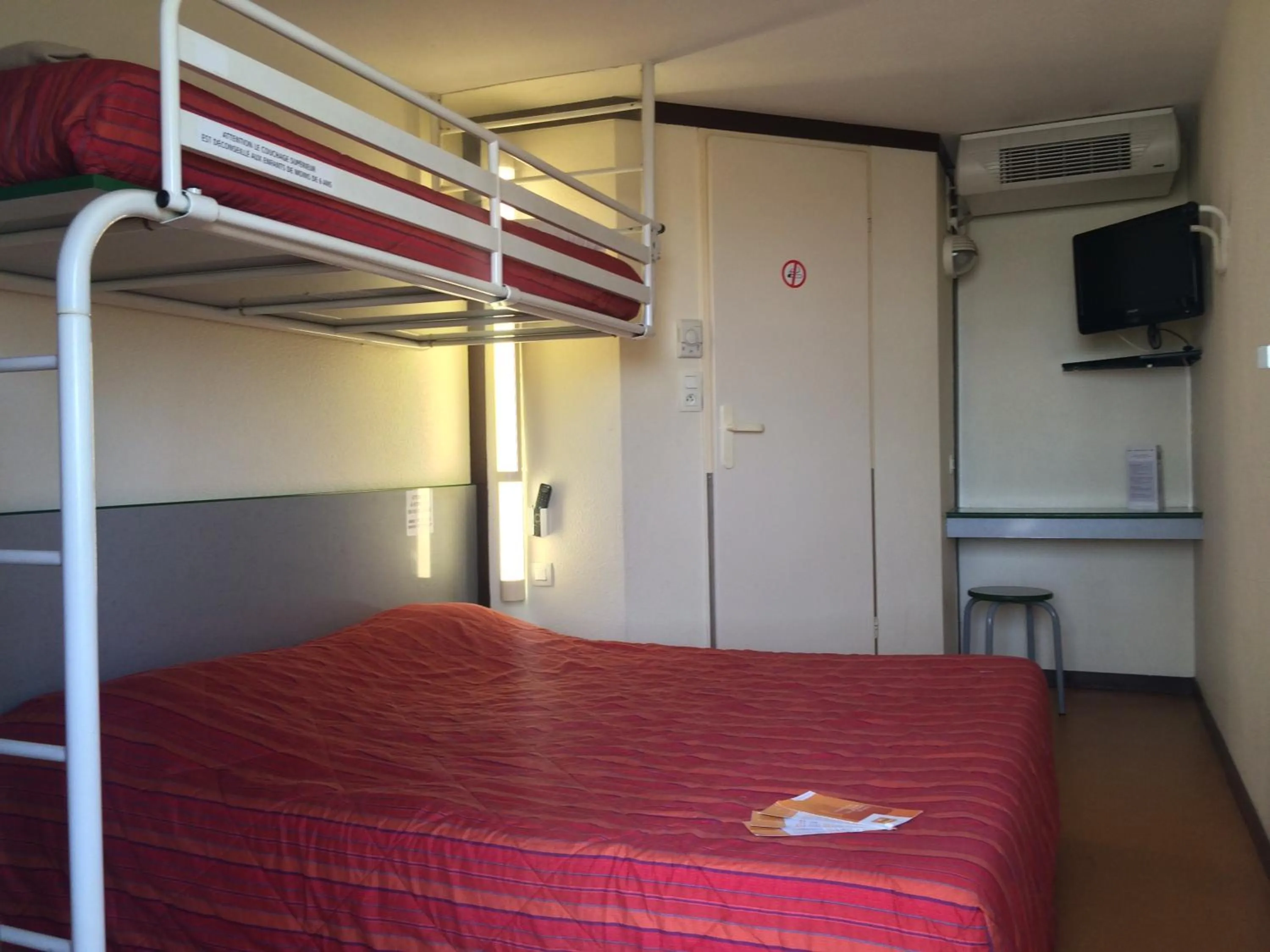 Bedroom in Premiere Classe Mulhouse Sud Morschwiller