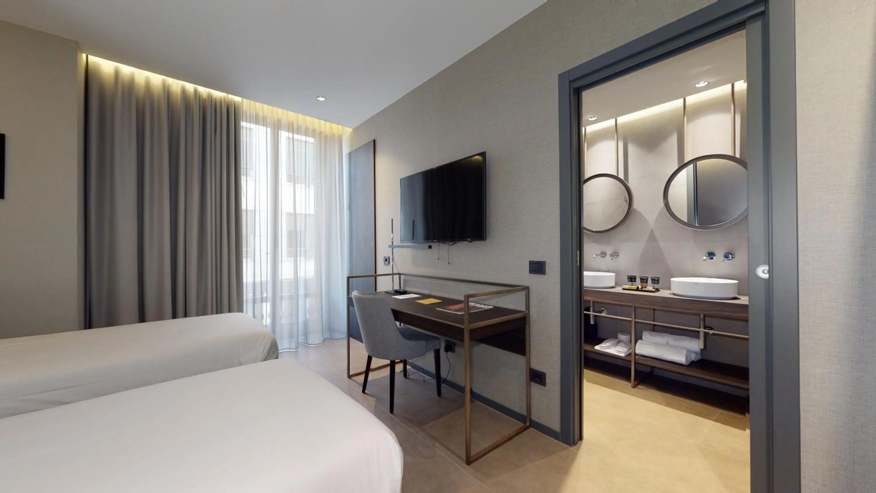 Bathroom, Bed in GALLERIA The Smart Boutique APARTHOTEL By OSPITAMI
