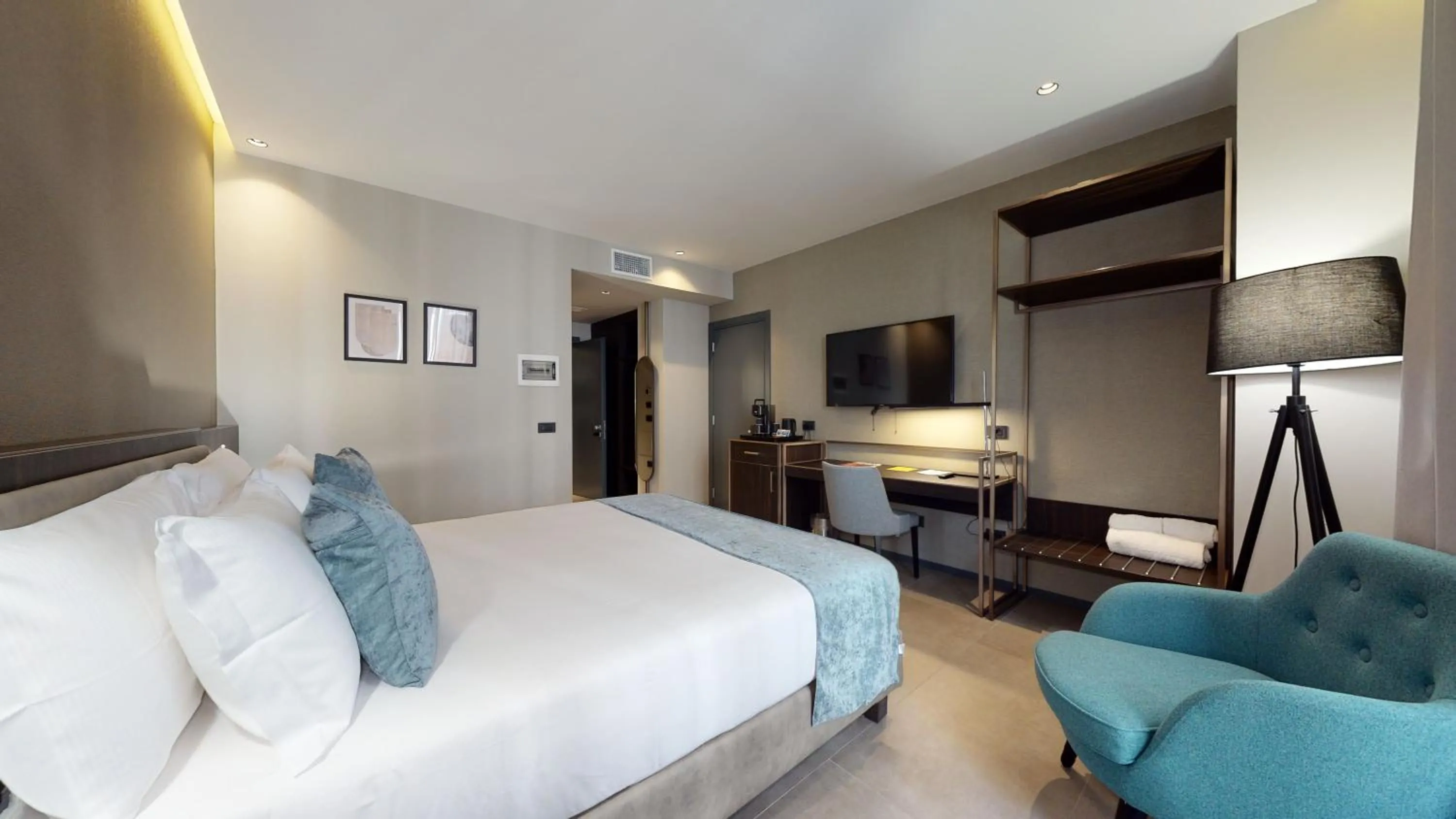 Photo of the whole room, Bed in GALLERIA The Smart Boutique APARTHOTEL By OSPITAMI