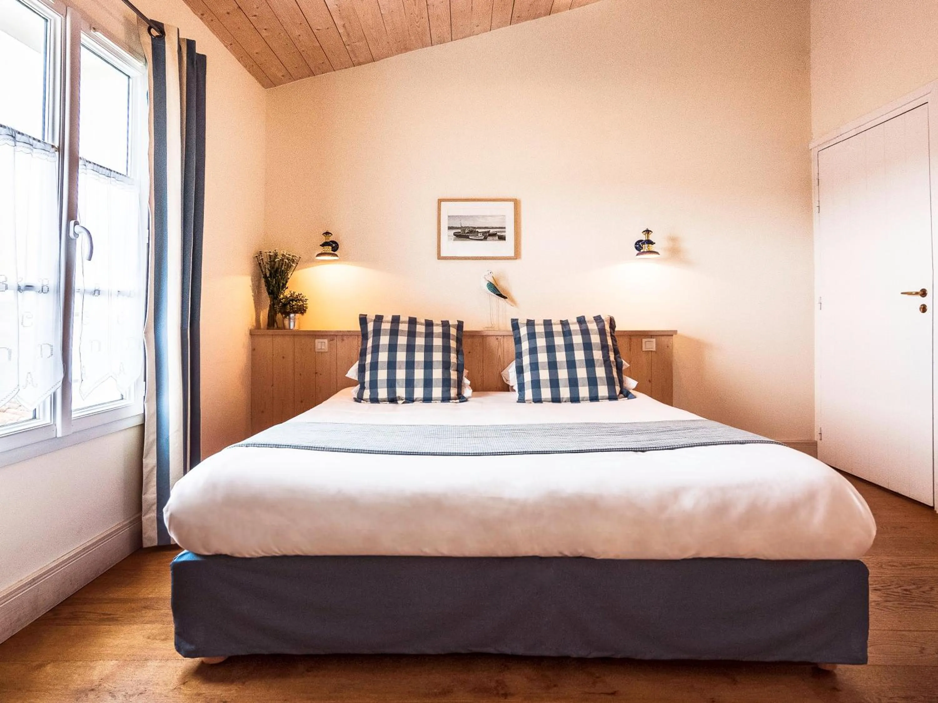 Bedroom in Hôtel La Galiote en Ré