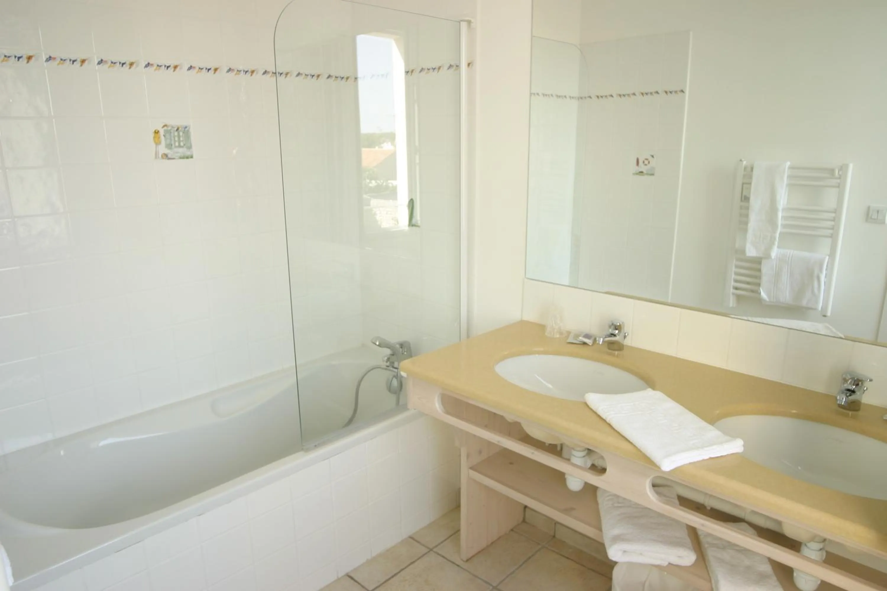 Bathroom in Hôtel La Galiote en Ré