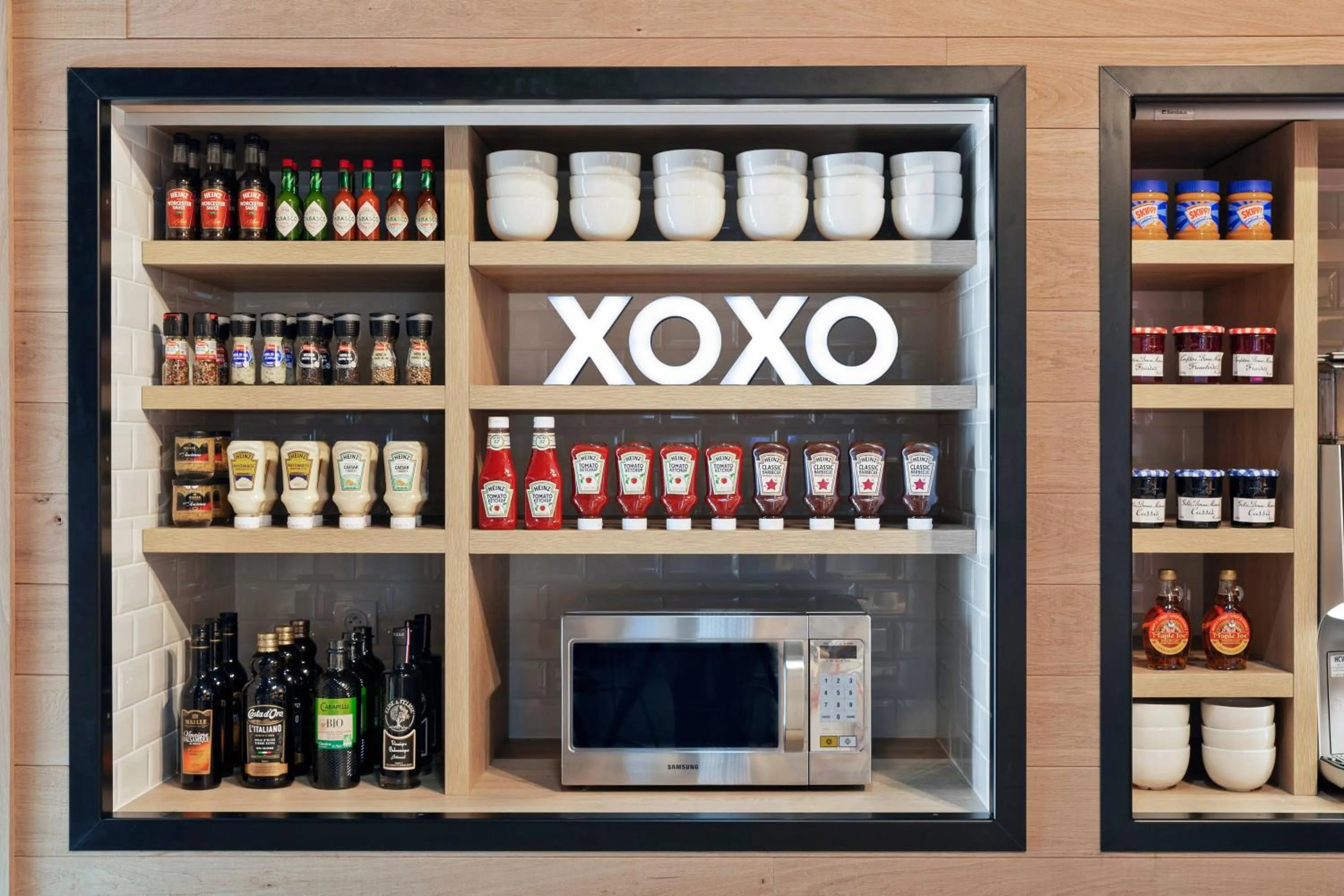 Restaurant/places to eat in Moxy Lyon Airport