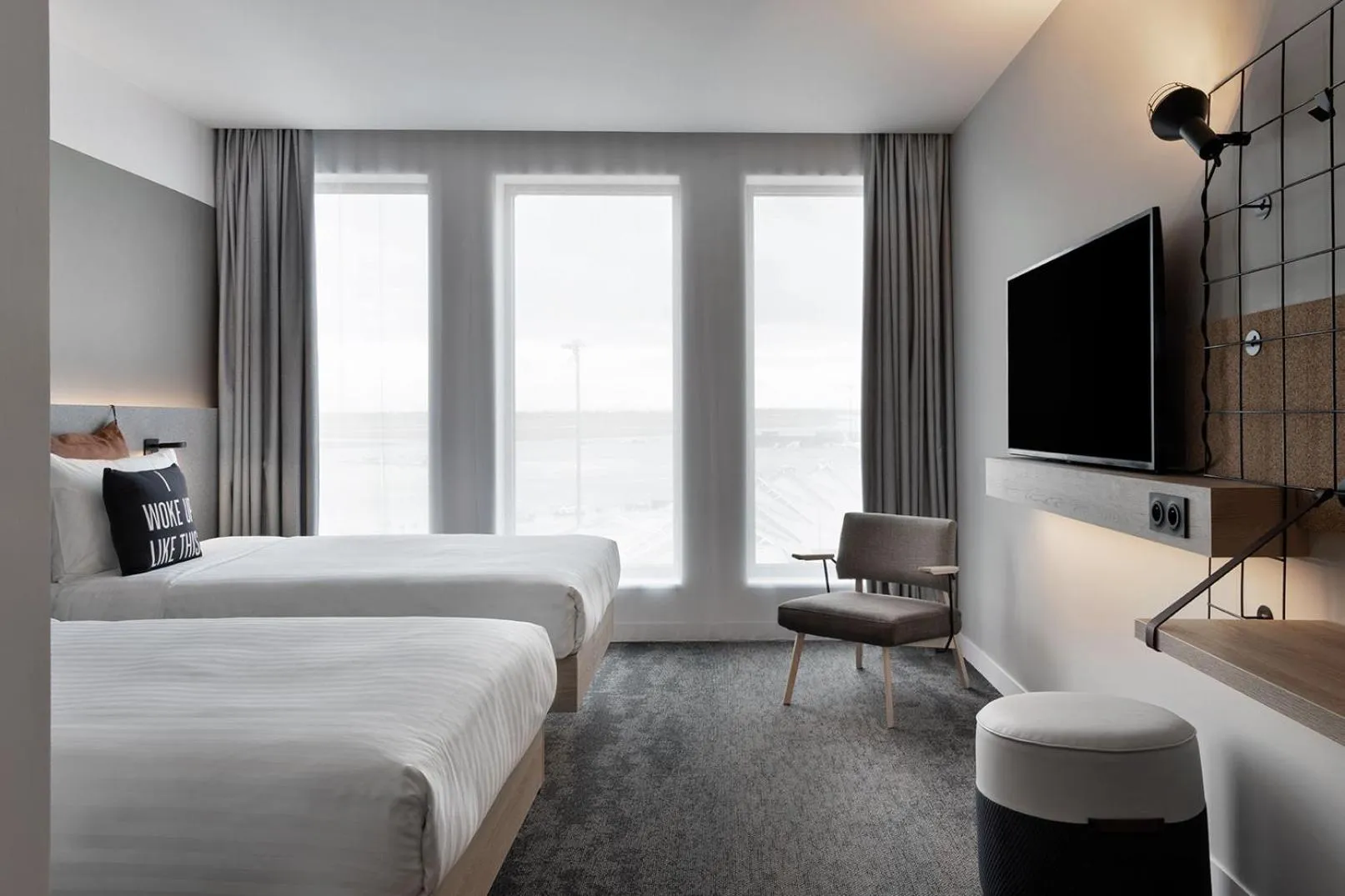 Bedroom, Bed in Moxy Lyon Airport