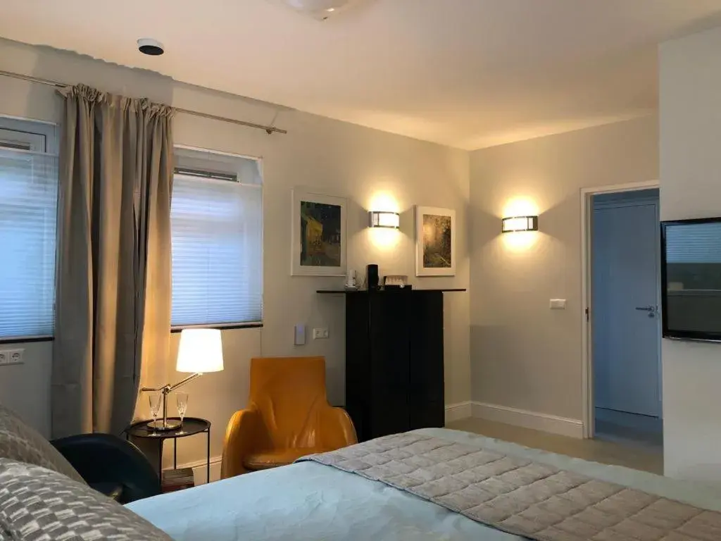 Double Room with Private External Bathroom in Modern Palace Emma Staete Double Room with Private External Bathroom in Modern Palace Emma Staete