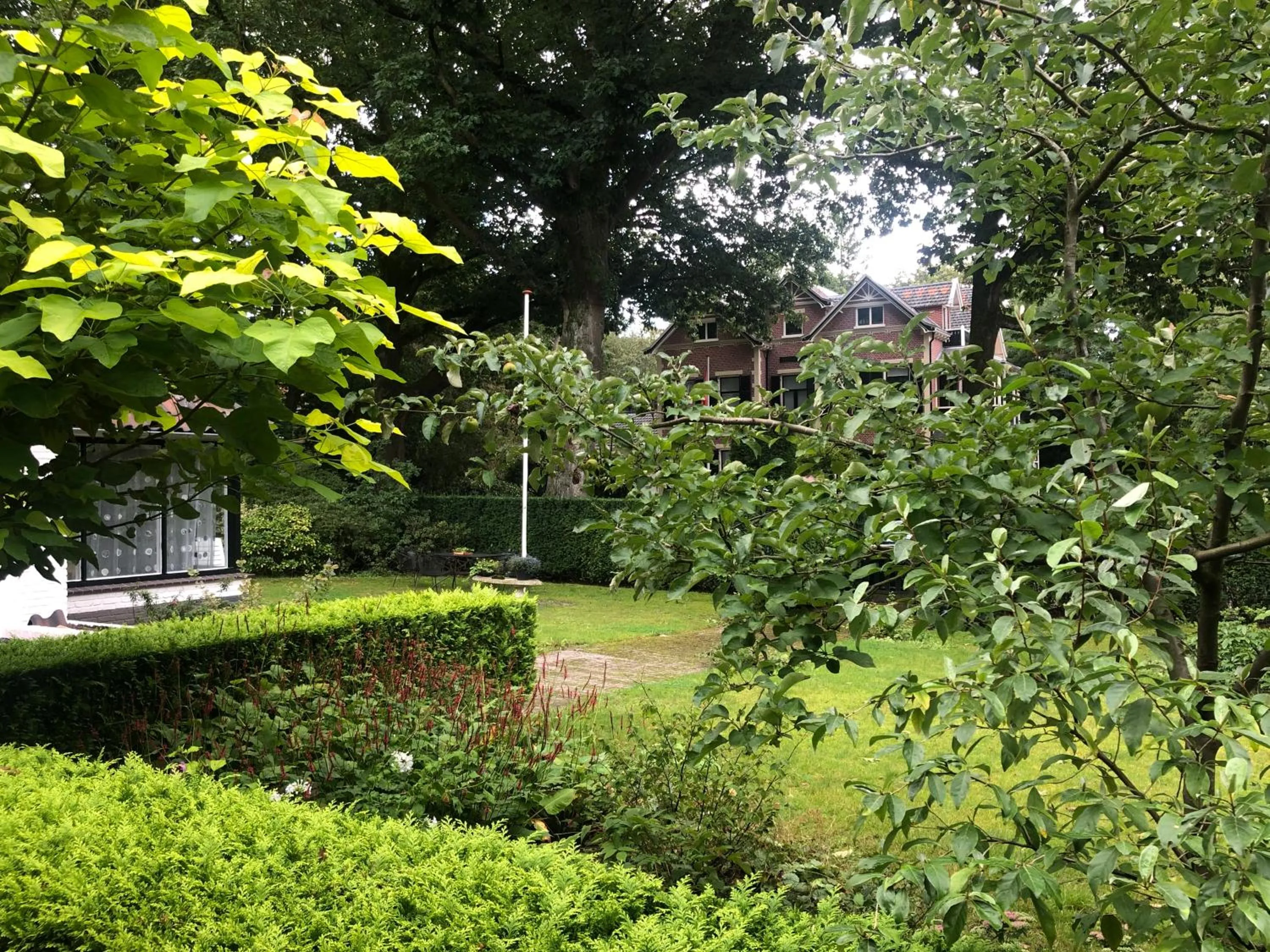 Modern Palace Emma Staete