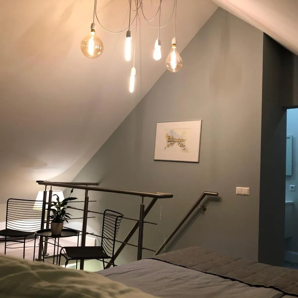 Bed in Modern Palace Emma Staete