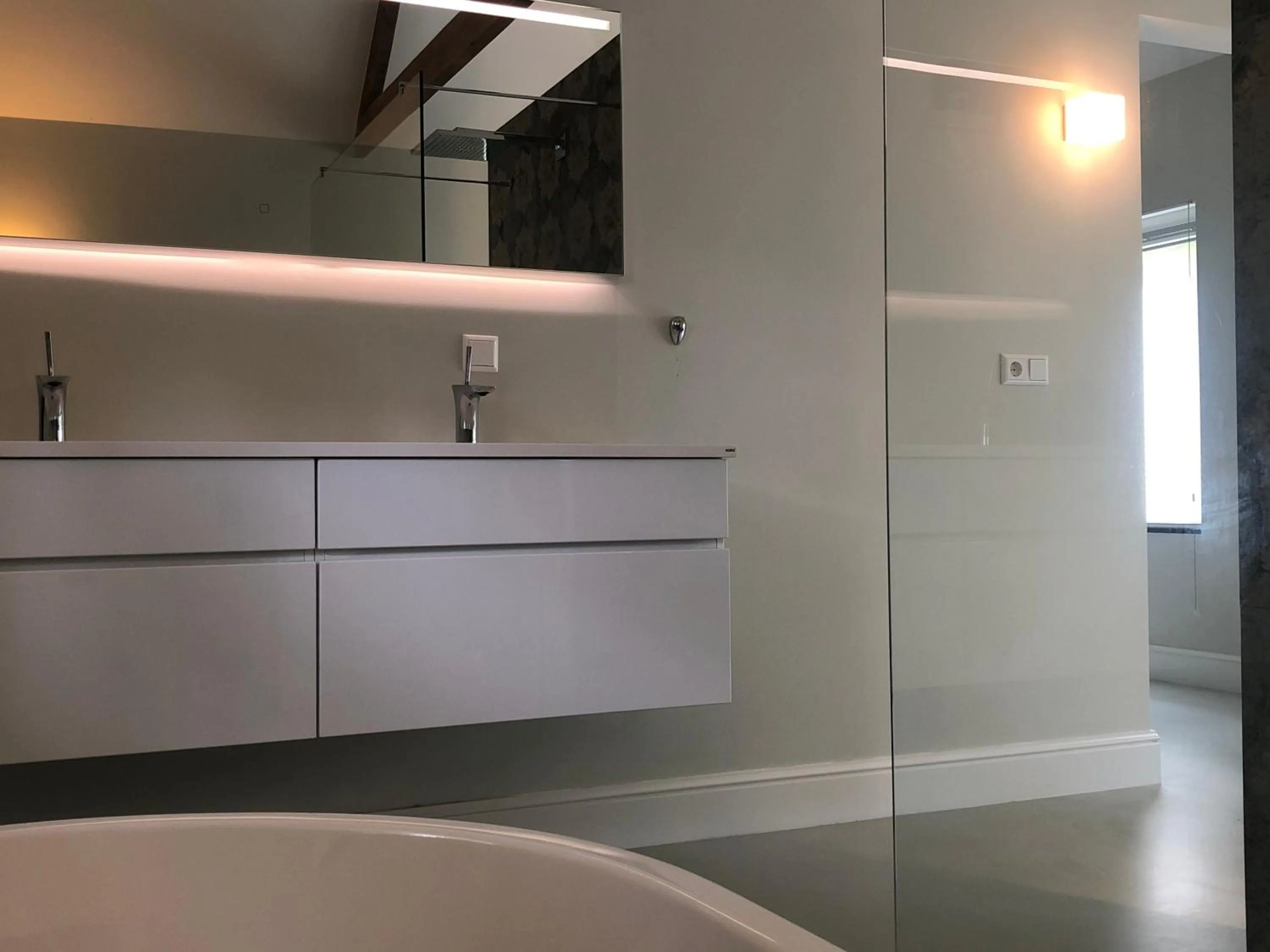 Modern Palace Emma Staete