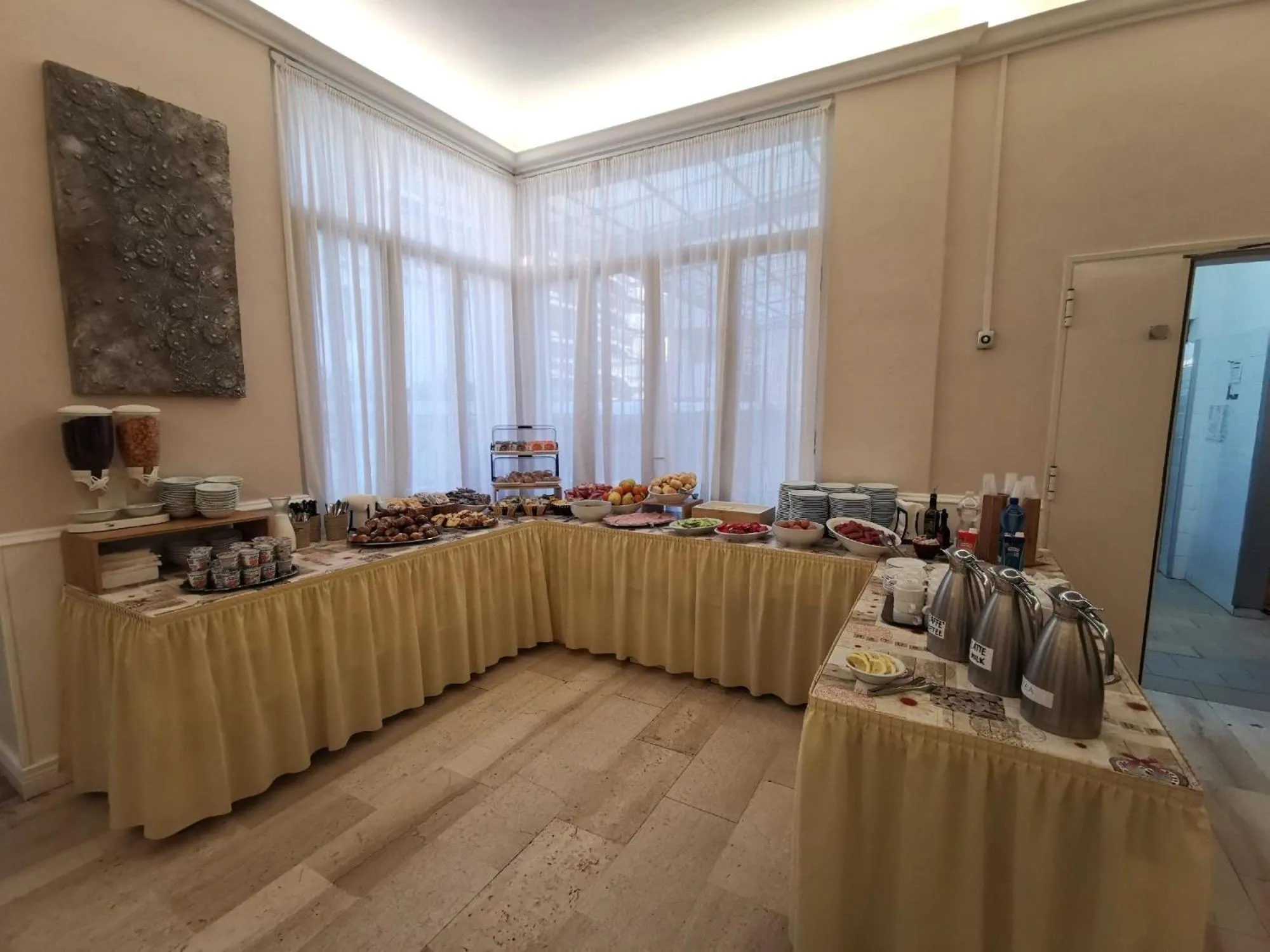 Breakfast in Hotel Milani