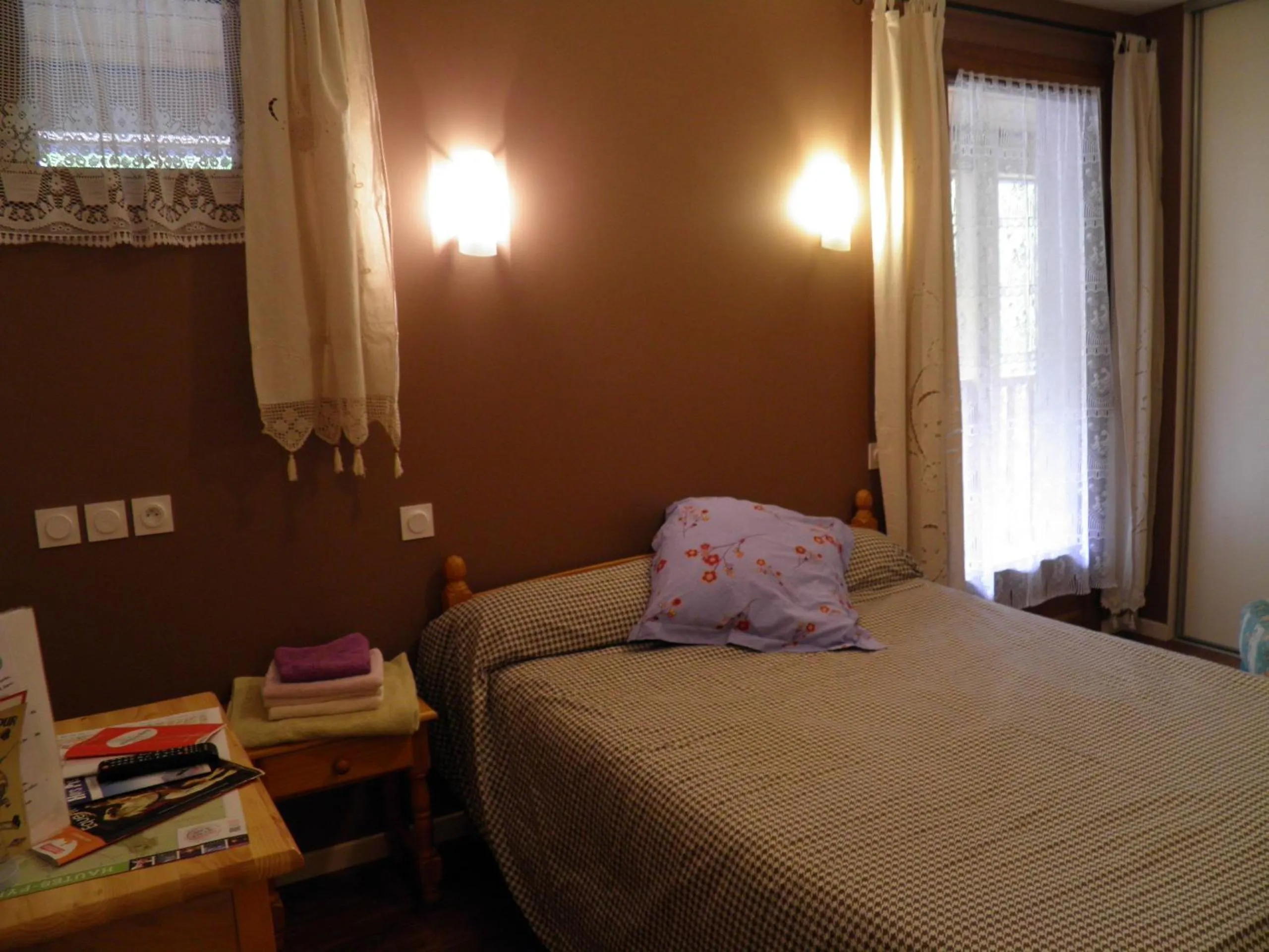Bedroom, Bed in Auberge des Pyrénées