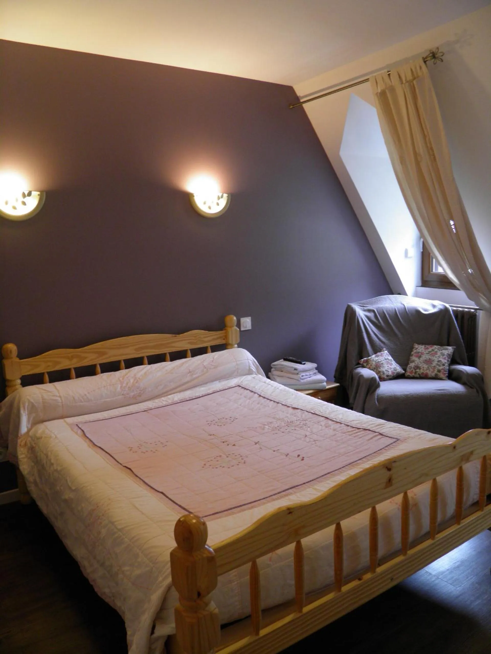 Bedroom, Bed in Auberge des Pyrénées
