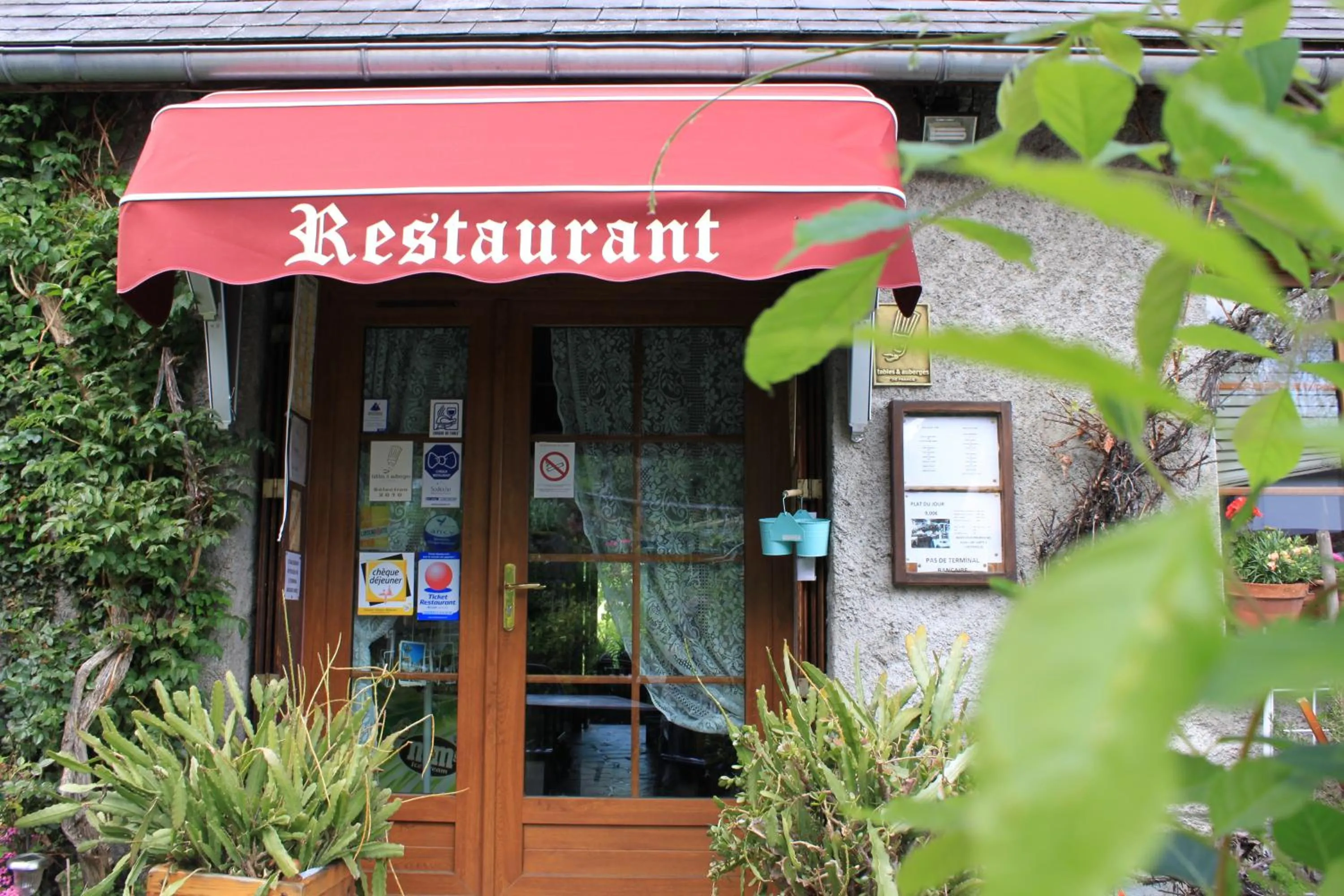 Facade/entrance in Auberge des Pyrénées