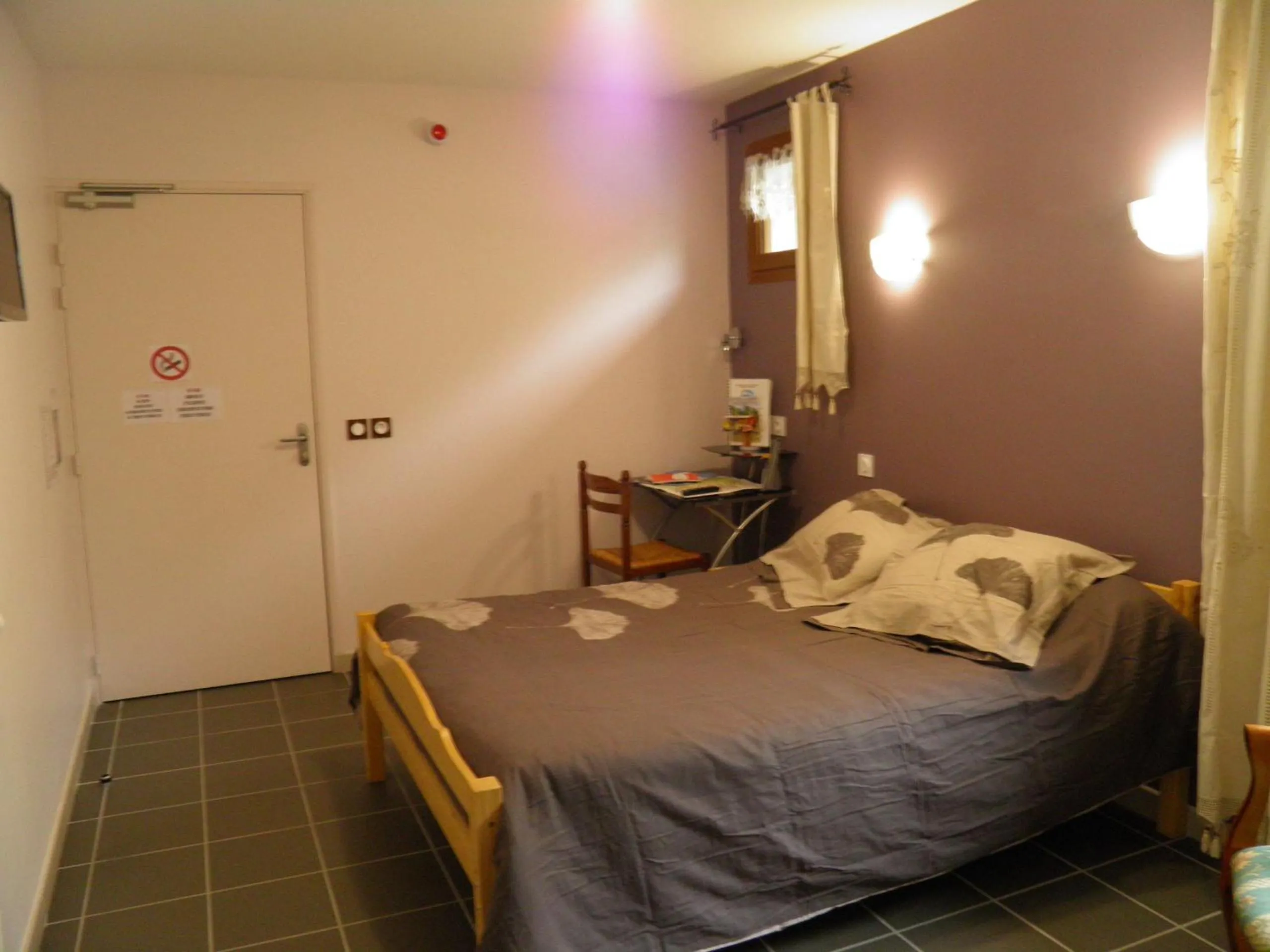 Bedroom, Bed in Auberge des Pyrénées