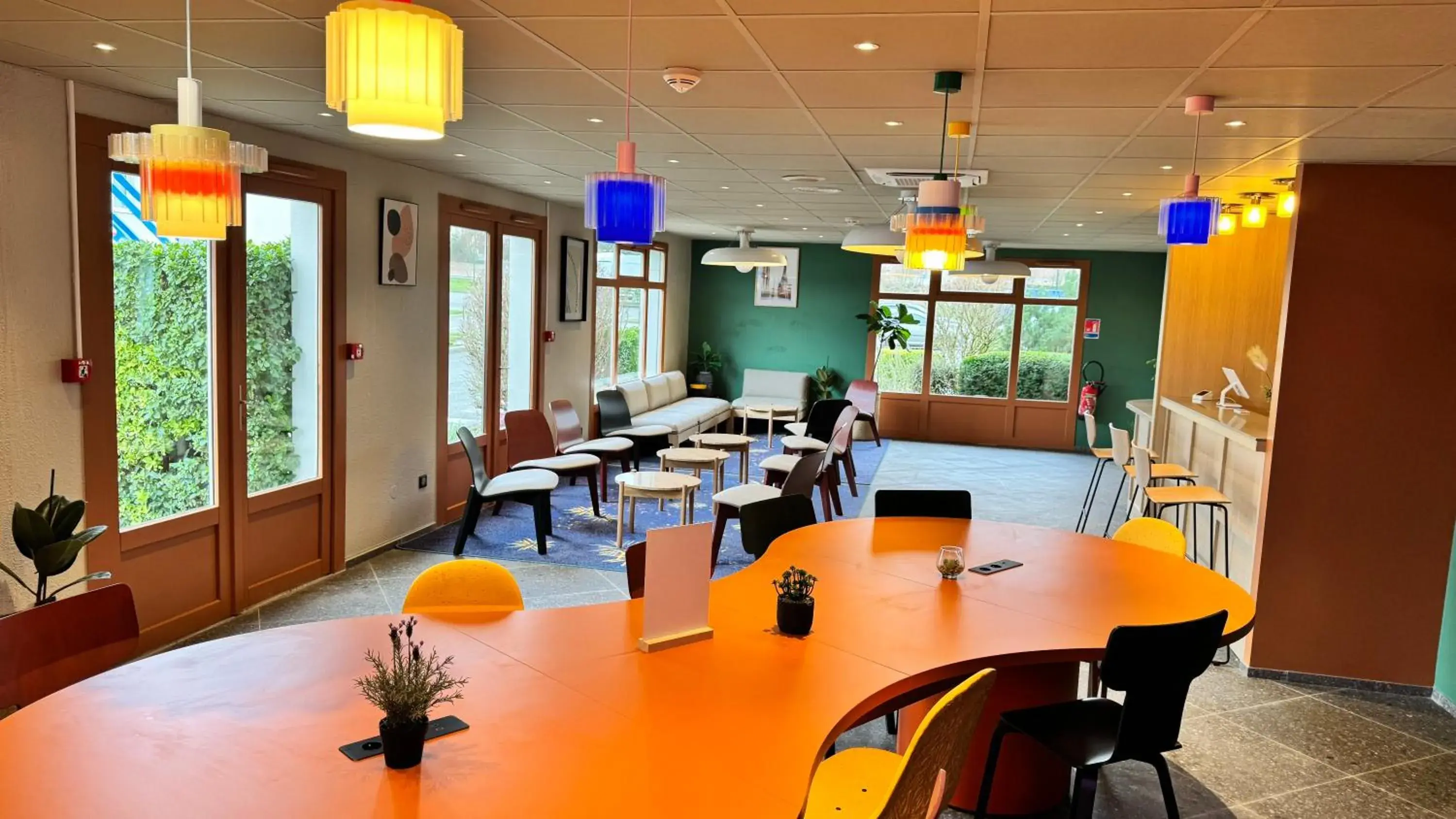 Living room in B&B HOTEL Saint-Witz Roissy Living room in B&B HOTEL Saint-Witz Roissy