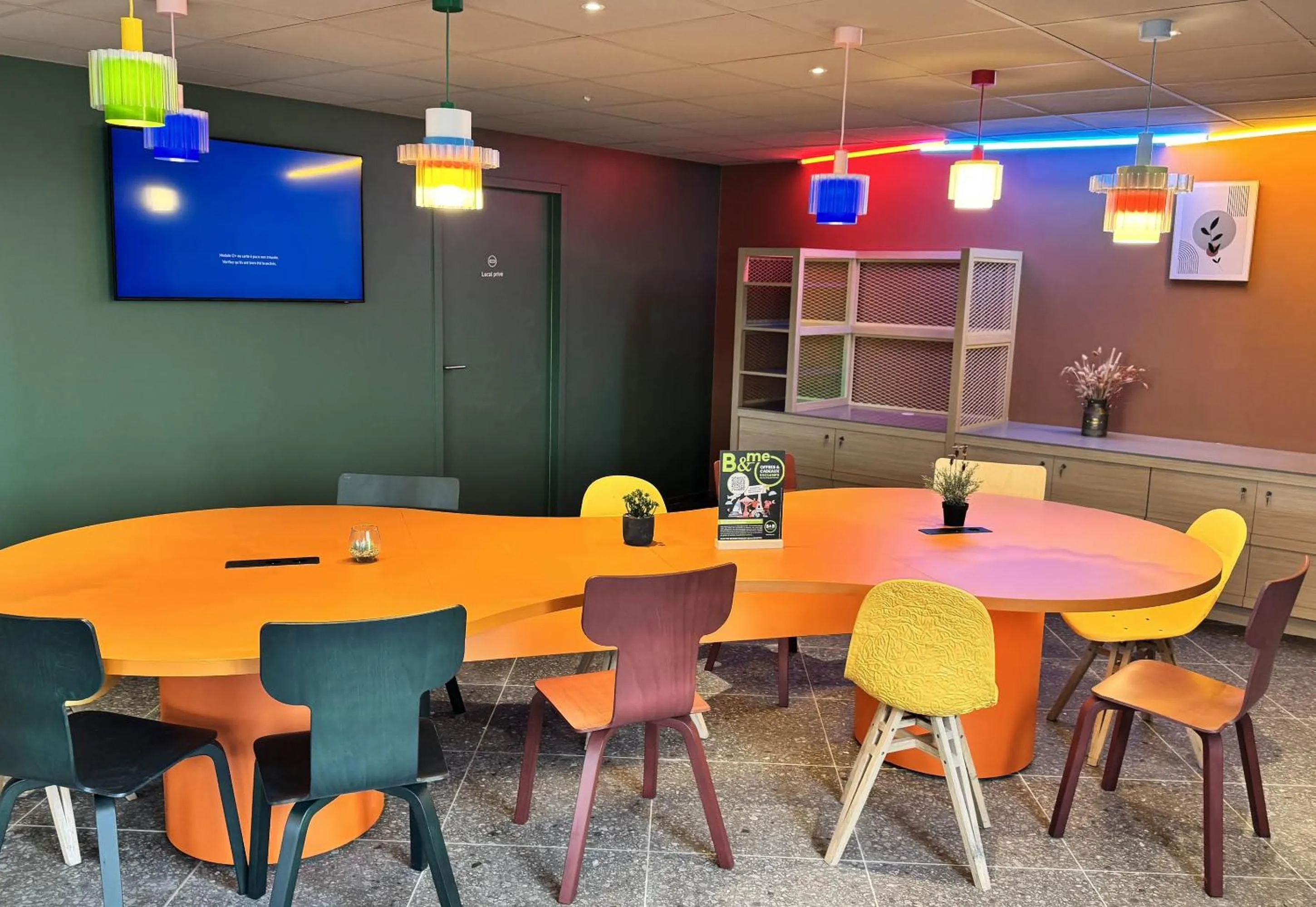 Lobby or reception in B&B HOTEL Saint-Witz Roissy