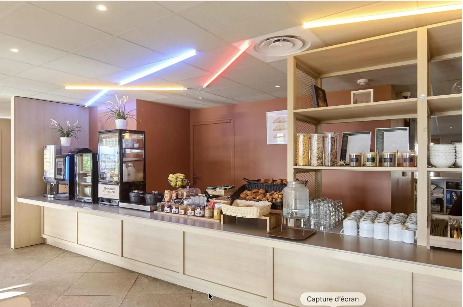 Breakfast in B&B HOTEL Saint-Witz Roissy