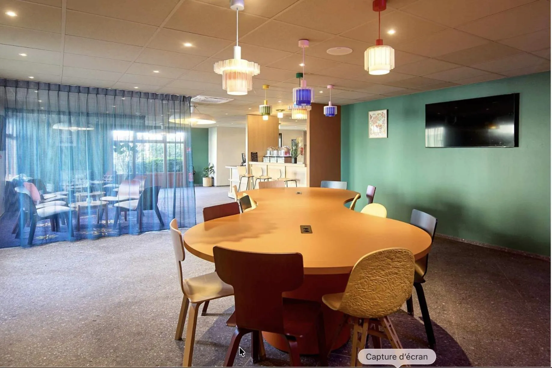 Seating area in B&B HOTEL Saint-Witz Roissy