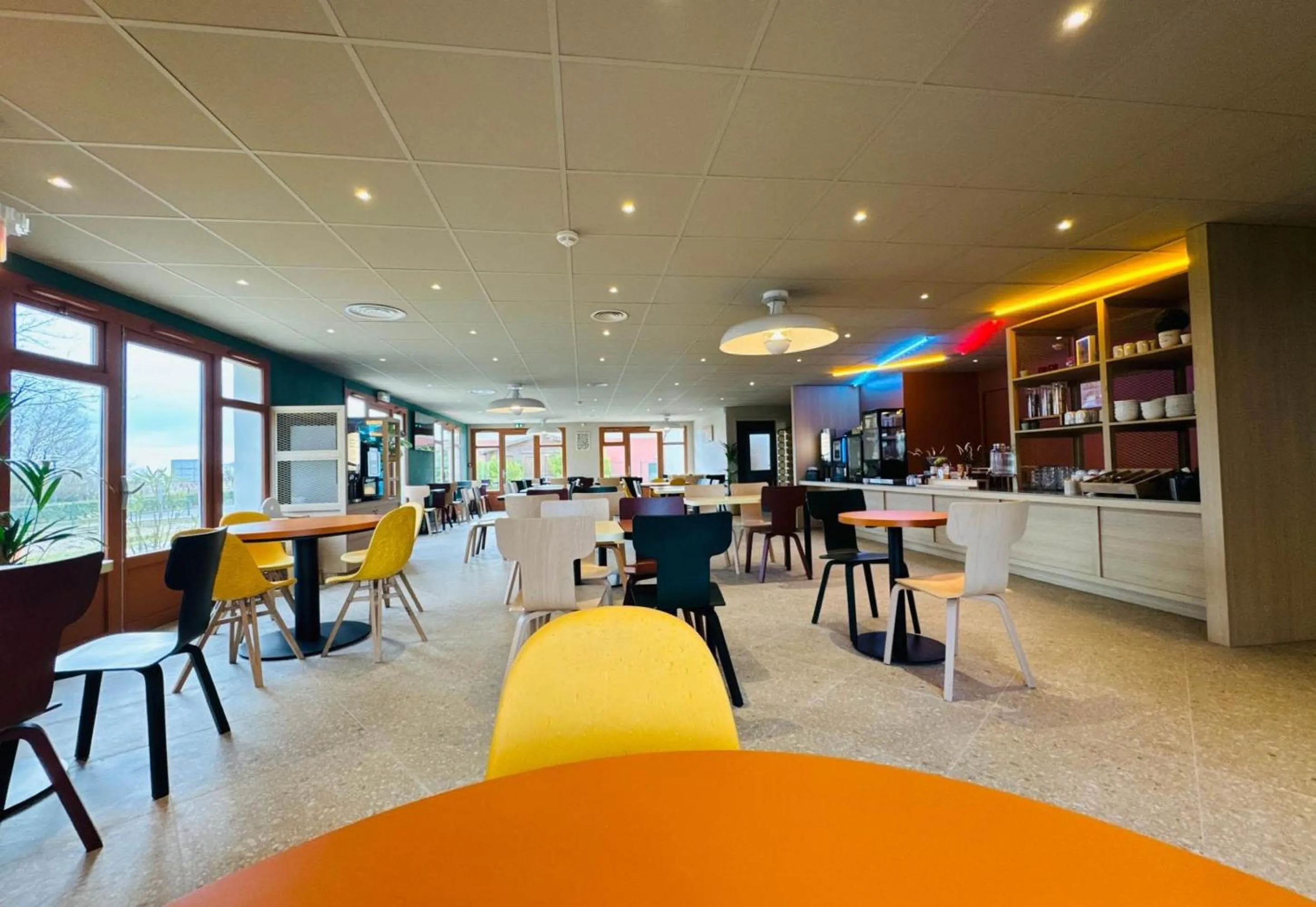 Restaurant/places to eat in B&B HOTEL Saint-Witz Roissy