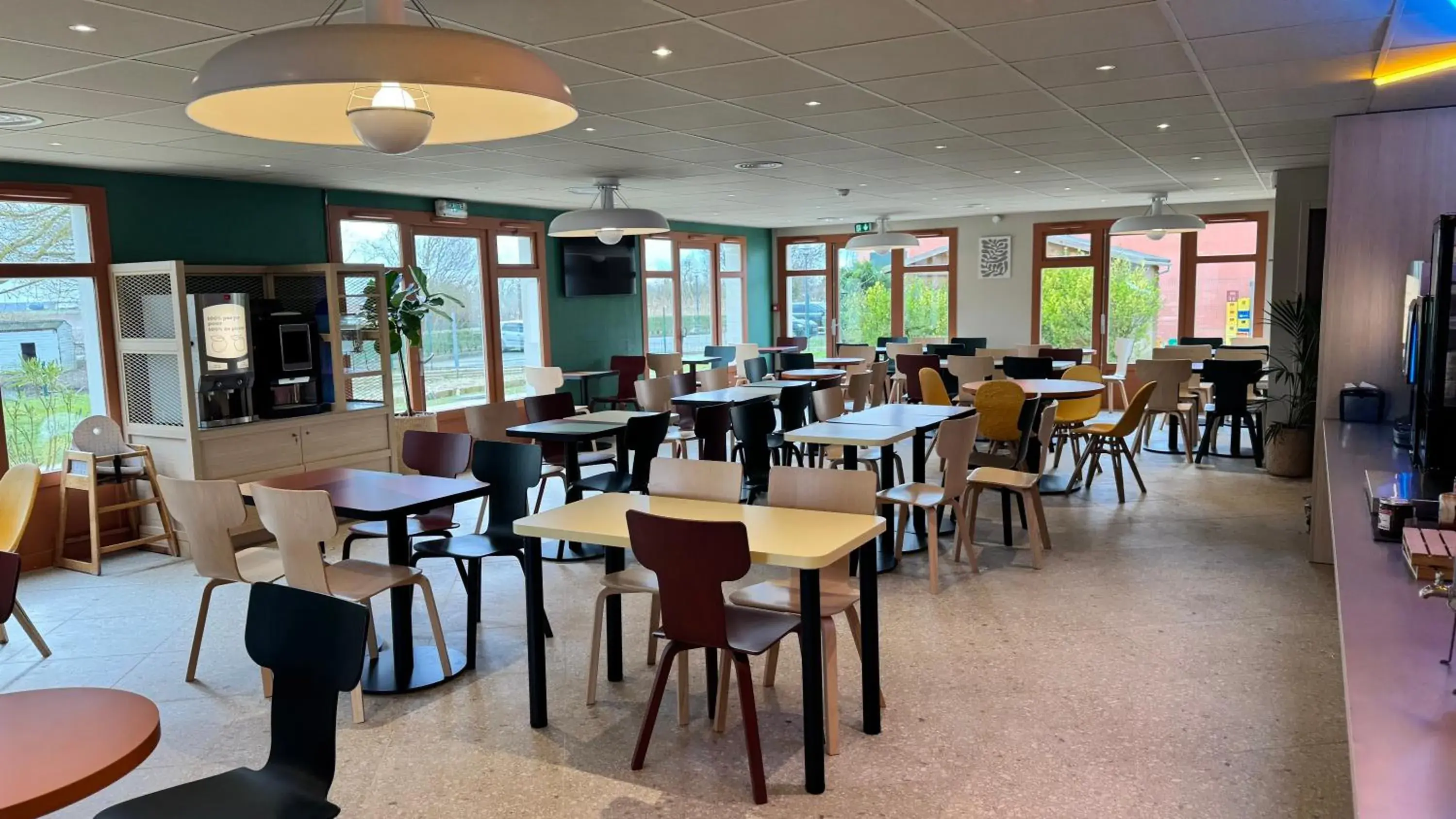 Breakfast in B&B HOTEL Saint-Witz Roissy Breakfast in B&B HOTEL Saint-Witz Roissy