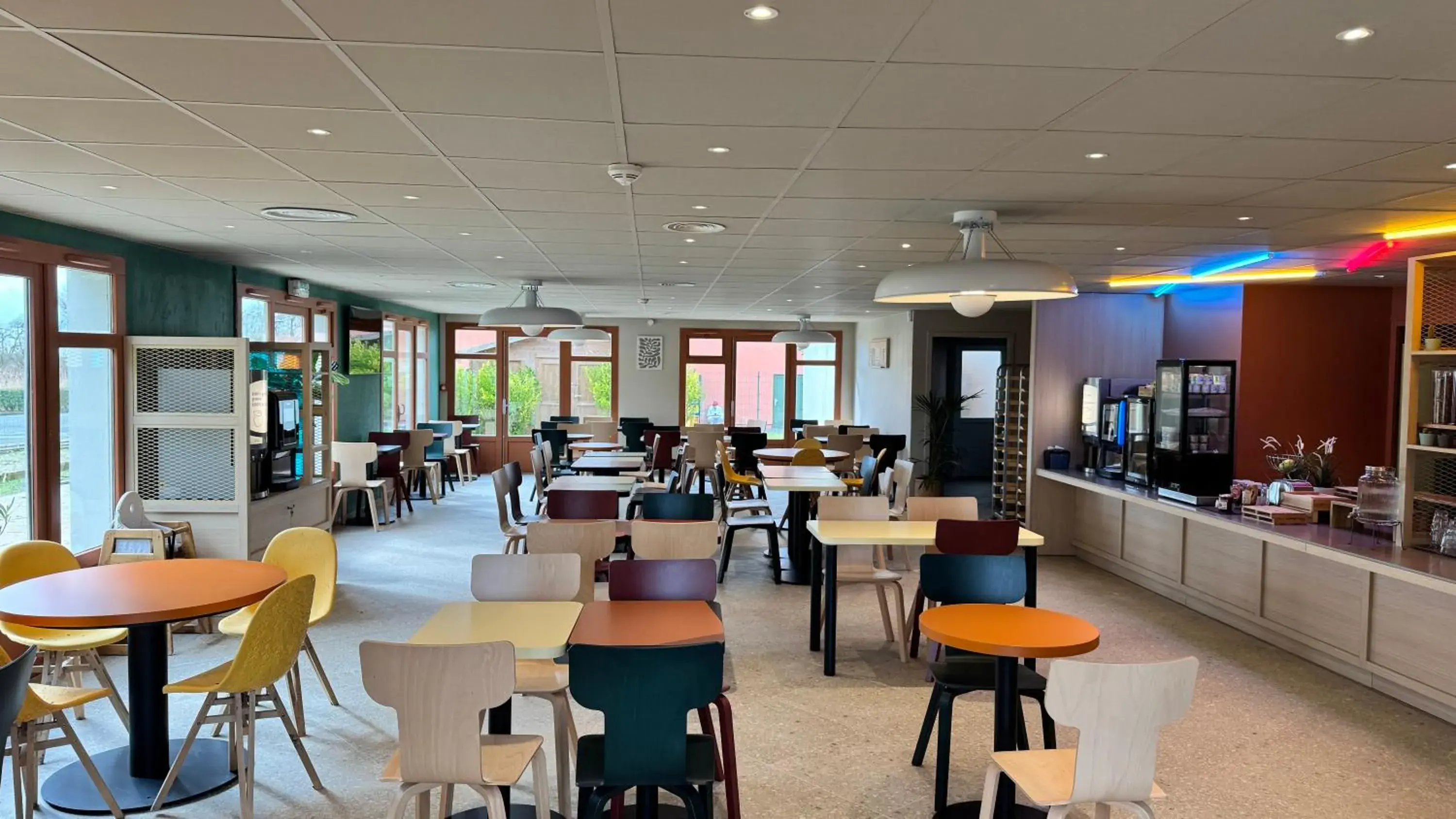 Restaurant/places to eat in B&B HOTEL Saint-Witz Roissy Restaurant/places to eat in B&B HOTEL Saint-Witz Roissy