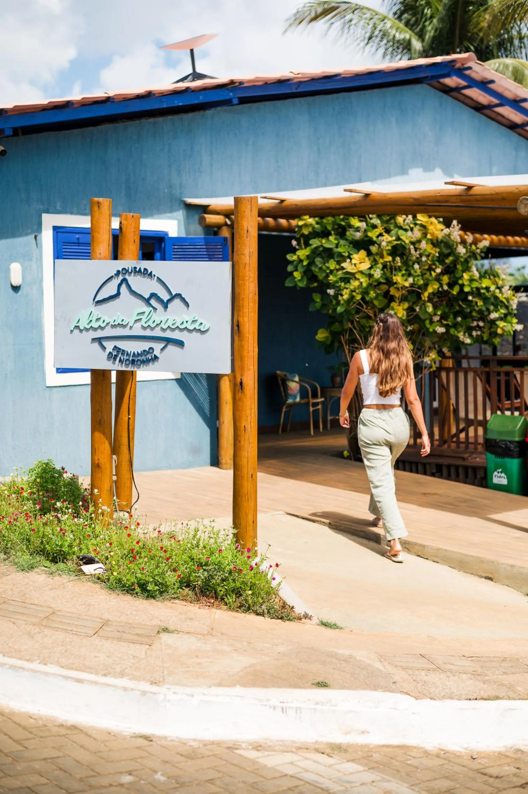 Facade/entrance in Pousada Alto da Floresta Noronha by Alto da Ilha